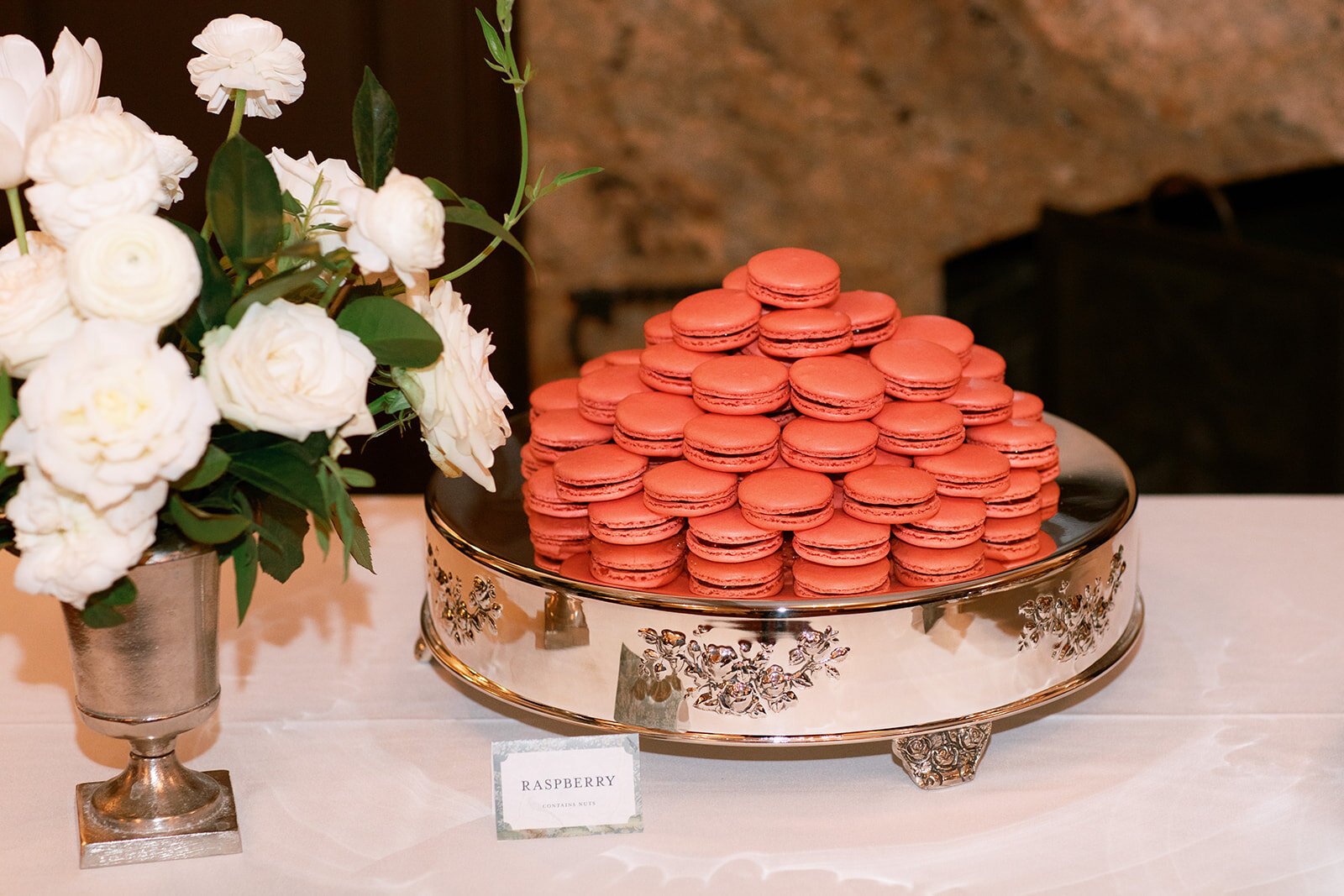 www.santabarbarawedding.com | The Santa Barbara Club | Amazing Days Events | Anna Delores | Anna Le Pley Taylor | Dessert Macaroons 