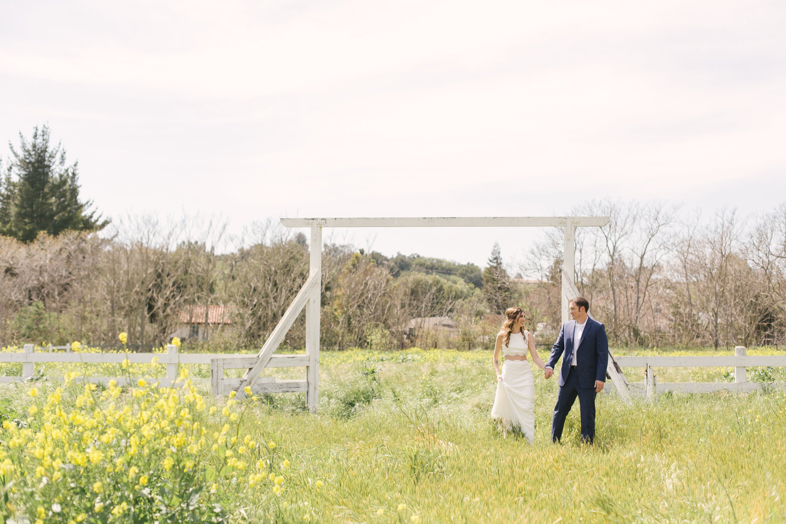 www.santabarbarawedding.com | Lindsey Drewes Photography | Mattie’s Tavern | bride and groom couples portraits