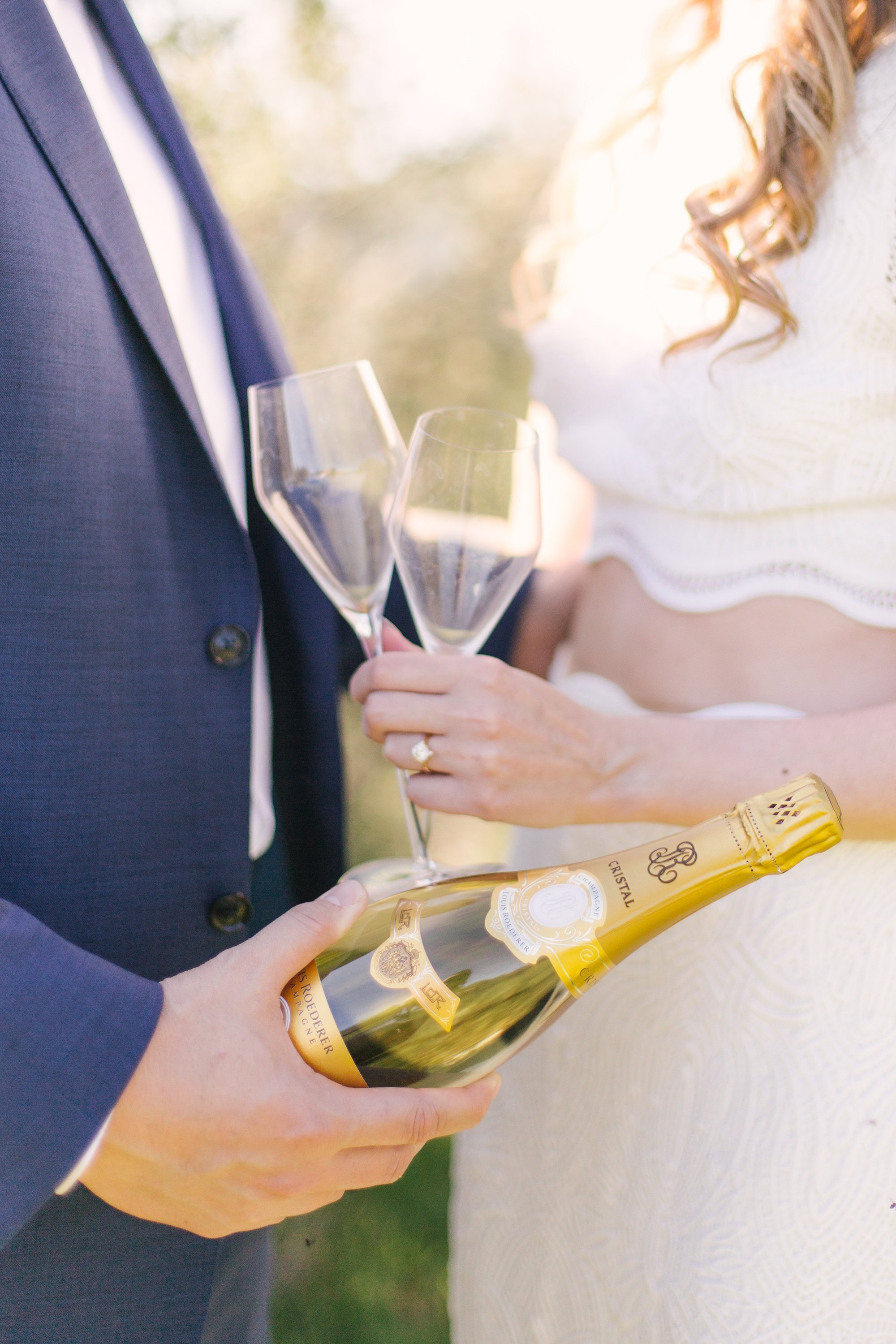 www.santabarbarawedding.com | Lindsey Drewes Photography | Mattie’s Tavern | Wild Poppy Floral Design | bride and groom couples portraits