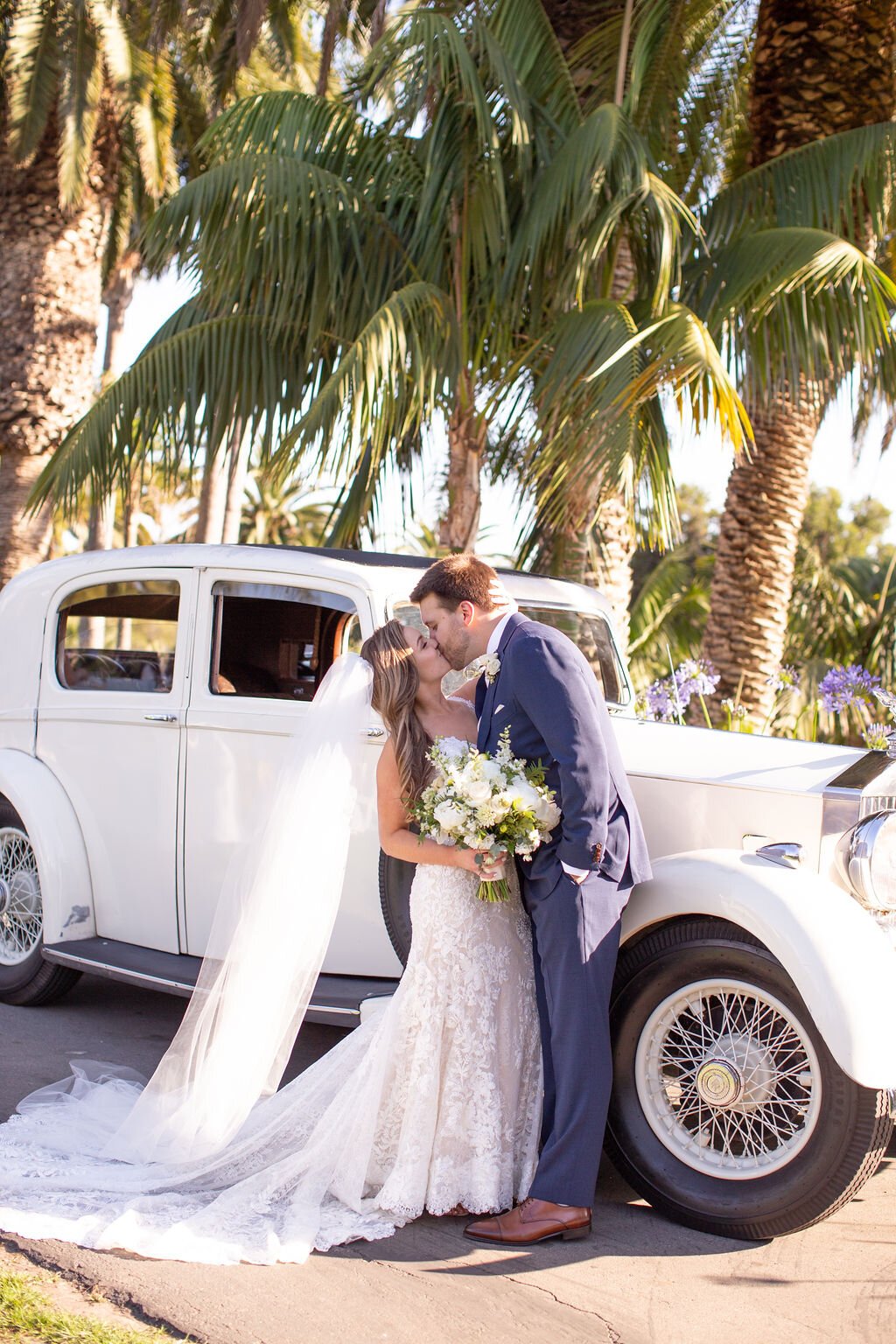 www.santabarbarawedding.com | Santa Barbara Zoo | Events by Rincon | Sarita Relis Photography | Grass Roots | Bride and Groom Share a Kiss