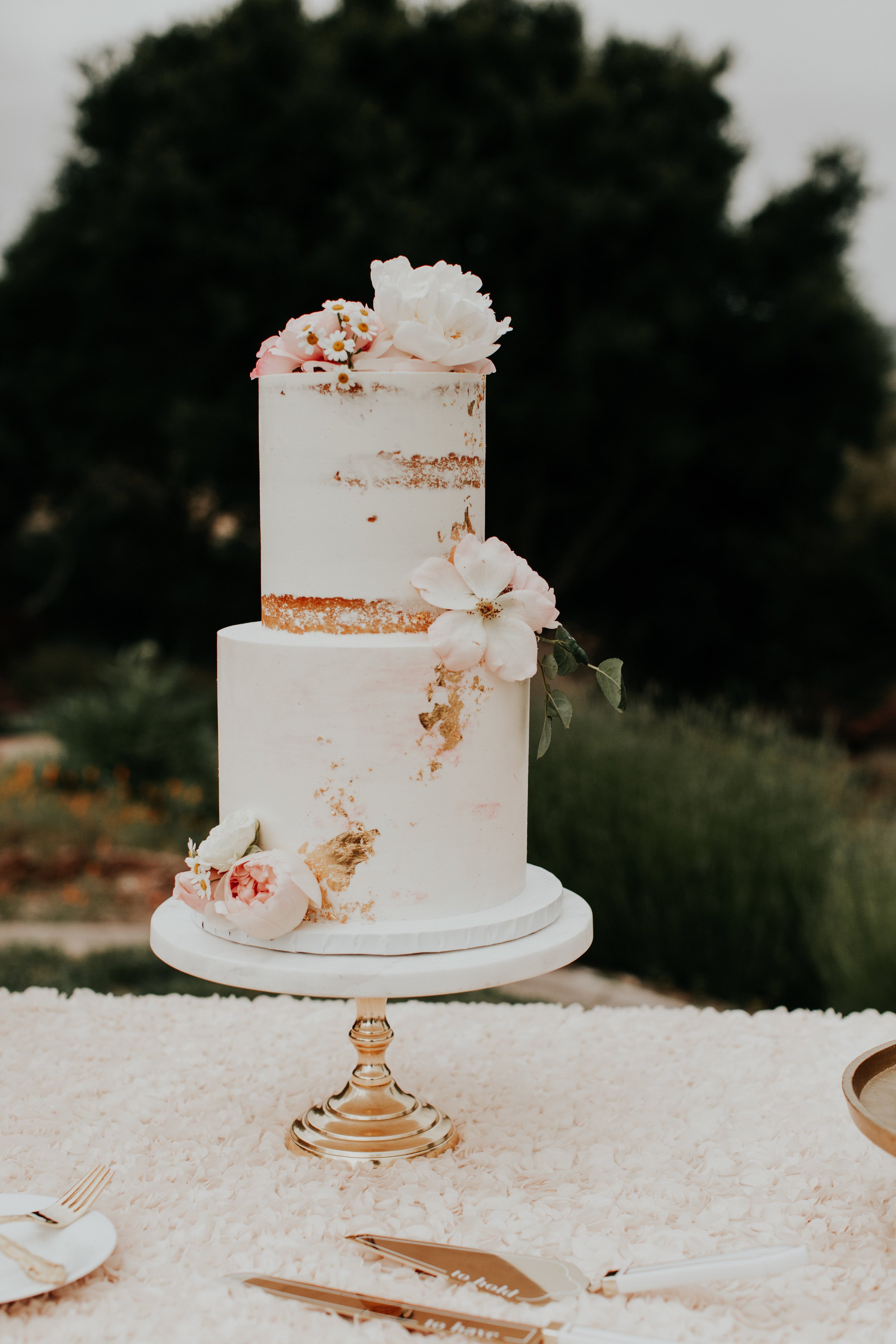 www.santabarbarawedding.com | Alexandra Wallace | The Casitas Estate | Sandcastle Celebrations | Eden Floral | Embellish Rentals | Got You Covered | Paper Cake Events | wedding cake