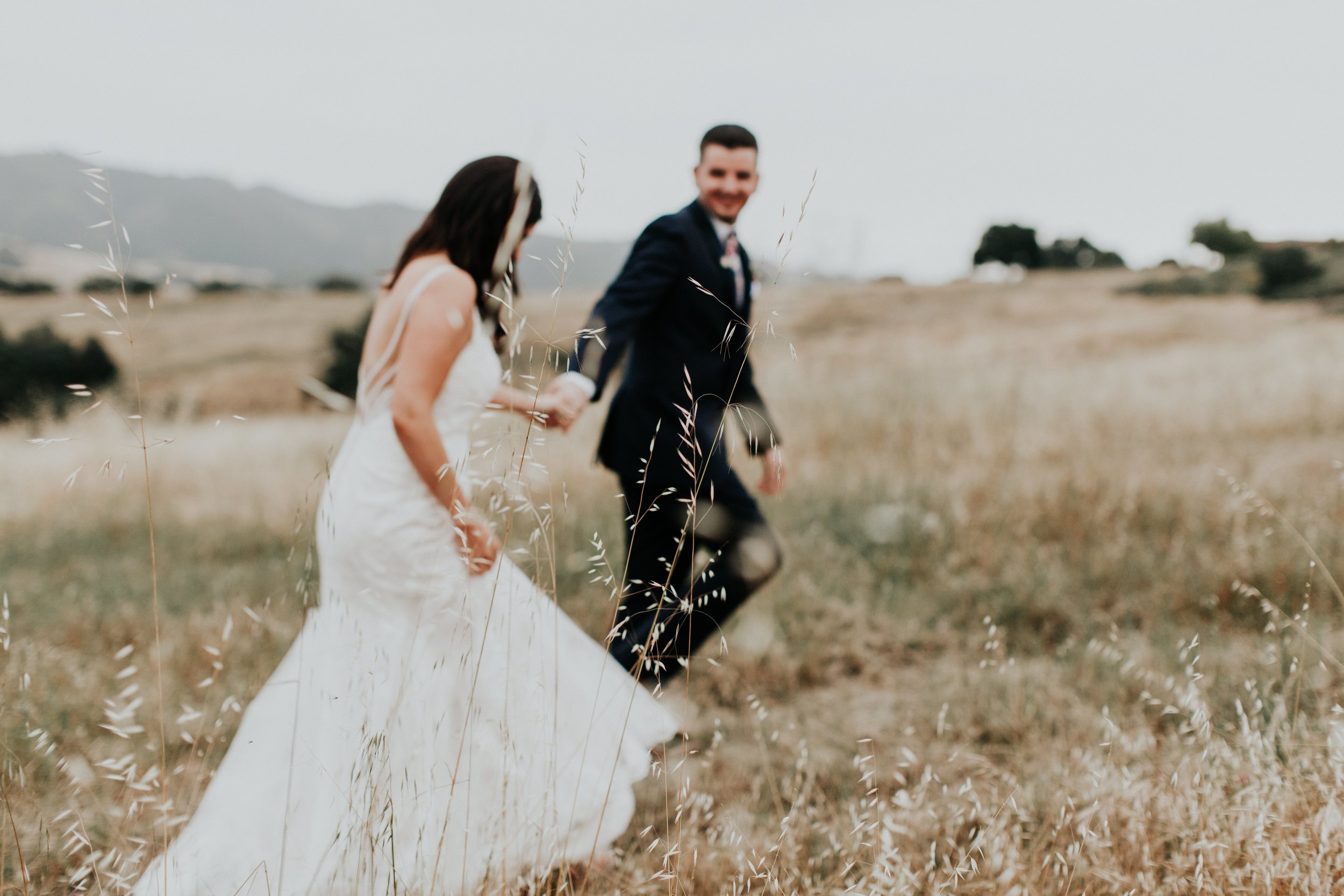 www.santabarbarawedding.com | Alexandra Wallace | The Casitas Estate | Sandcastle Celebrations | Stella York | The Queen's Bees | bride and groom couples portraits