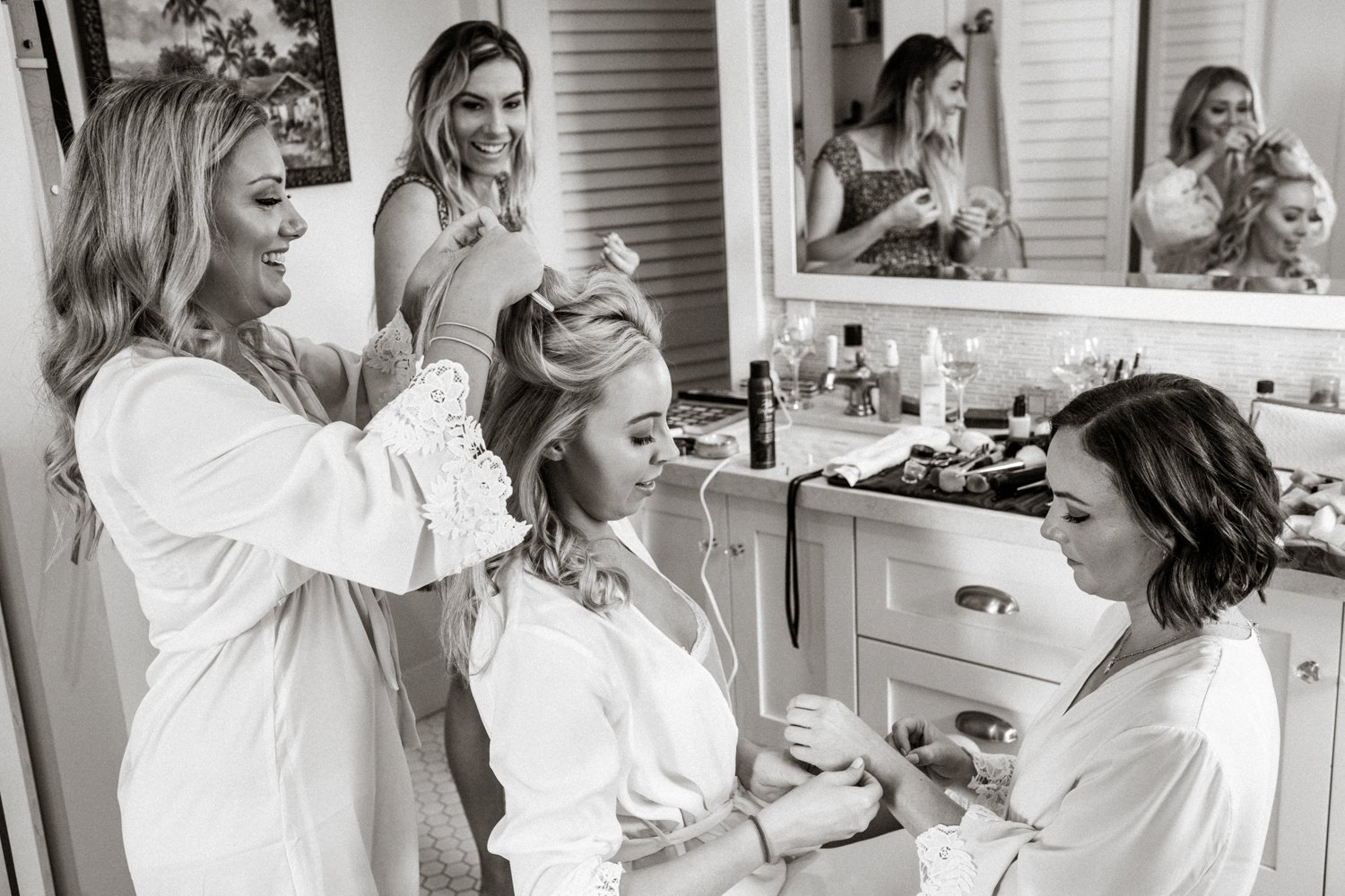 Copy of www.santabarbarawedding.com | Santa Barbara Courthouse and Villa &amp; Vine |  Gaby J Photography | Wedding Planner: With Love By Tara Marie | Bride and Bridesmaids getting ready