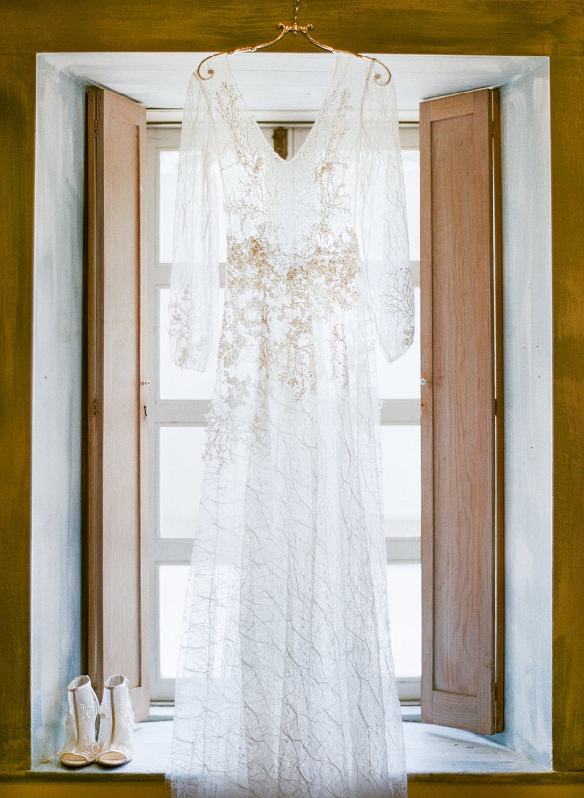 www.santabarbarawedding.com | Koman Photography | Santa Barbara Historical Museum | Kelly Oshiro | Muscat Bridal | Wedding Gown