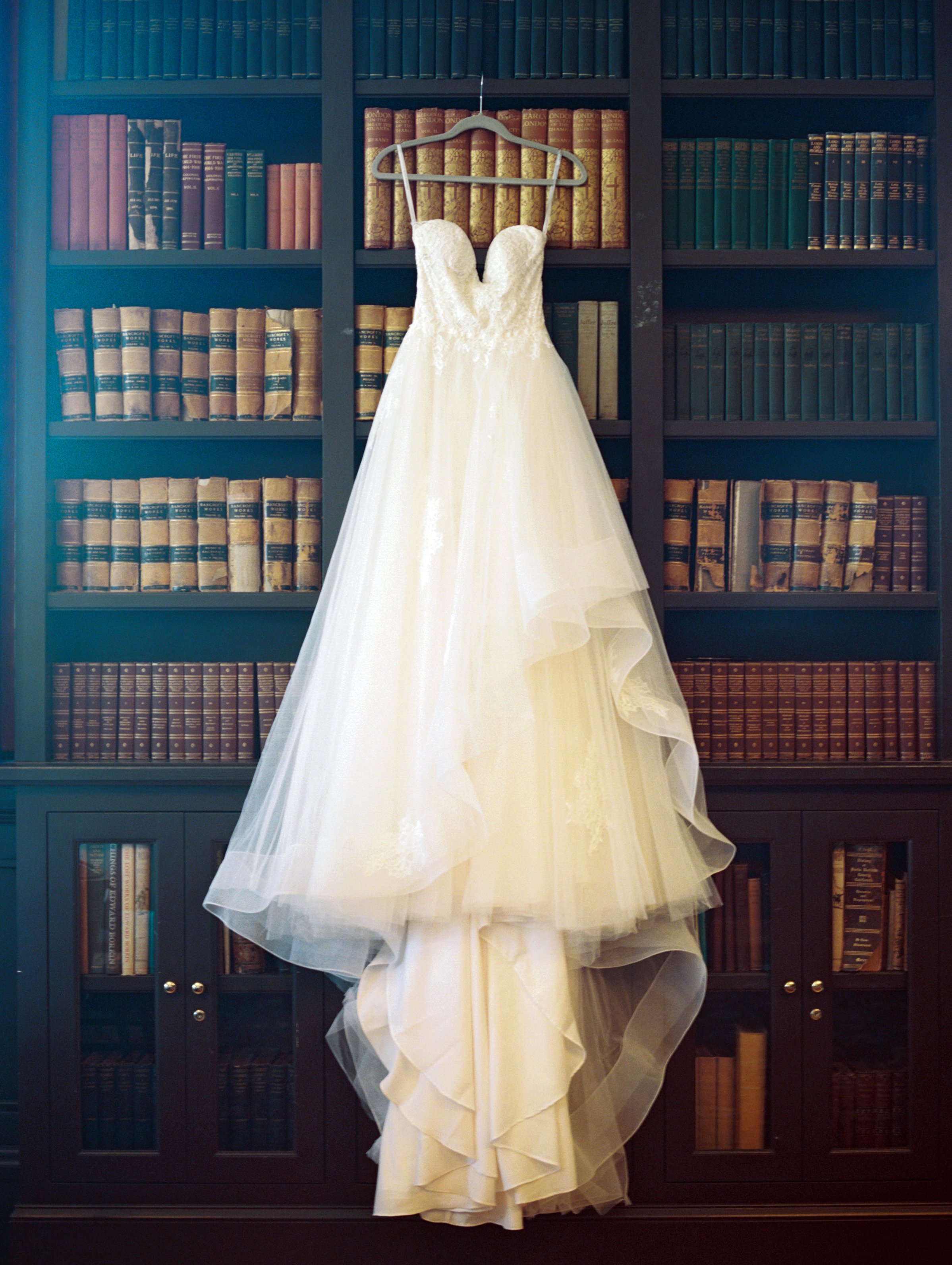 www.santabarbarawedding.com | Ryanne Bee Photography | The Santa Barbara Club | Monique L’Huillier | Bride’s Wedding Gown