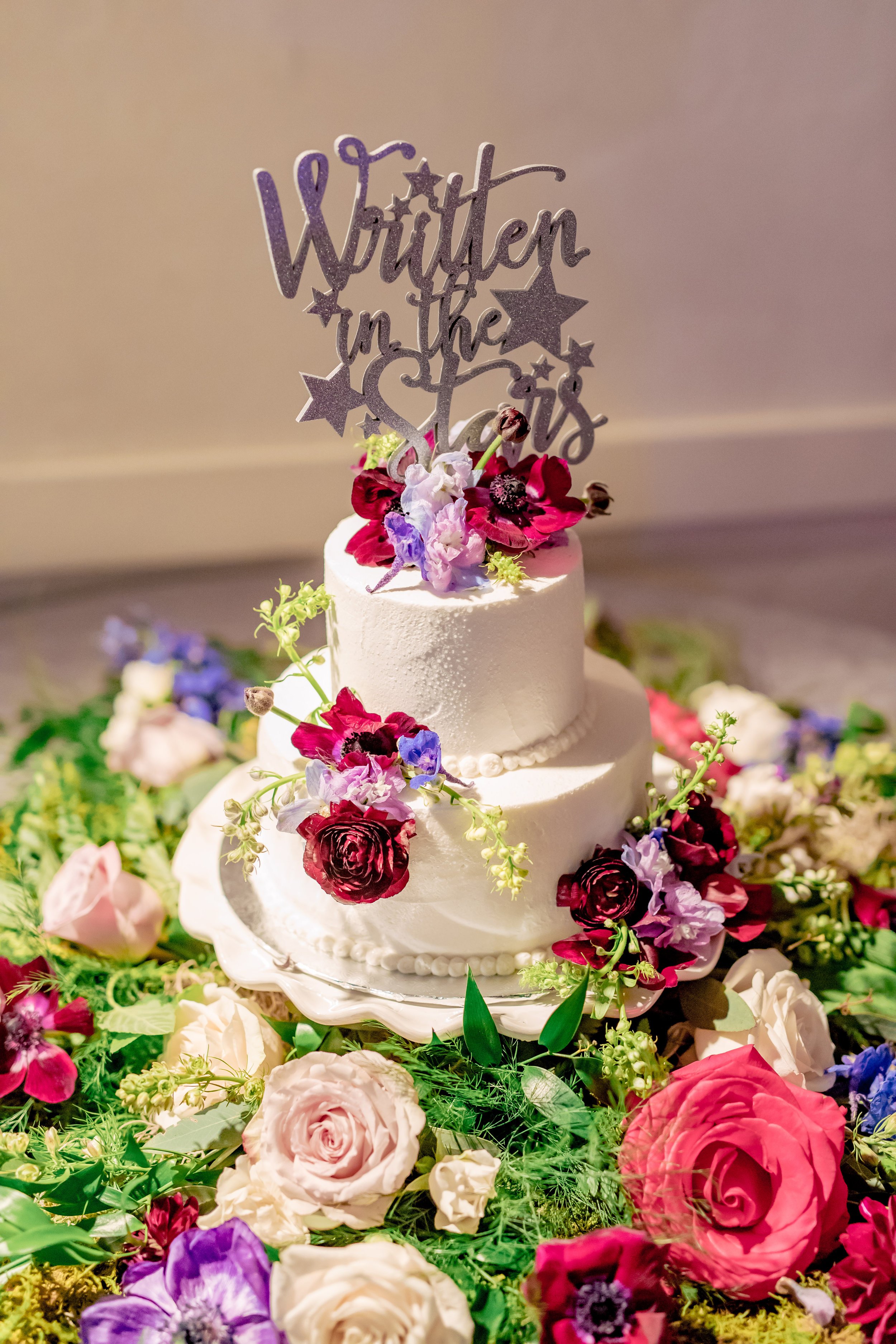 www.santabarbarawedding.com | Rewind Photography | Rockwood Women’s Club | Burlap &amp; Bordeaux | Catering Connection | Wedding Cake