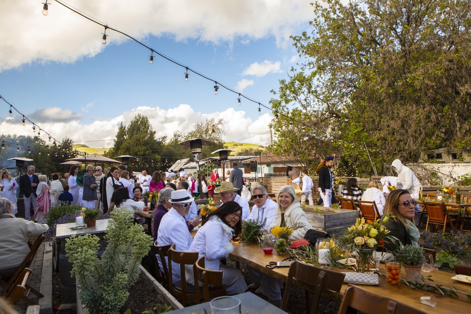 www.santabarbaraweddings.com | Jeffrey Bloom Photography | Full of Life Flatbread | Outdoor Wedding Reception