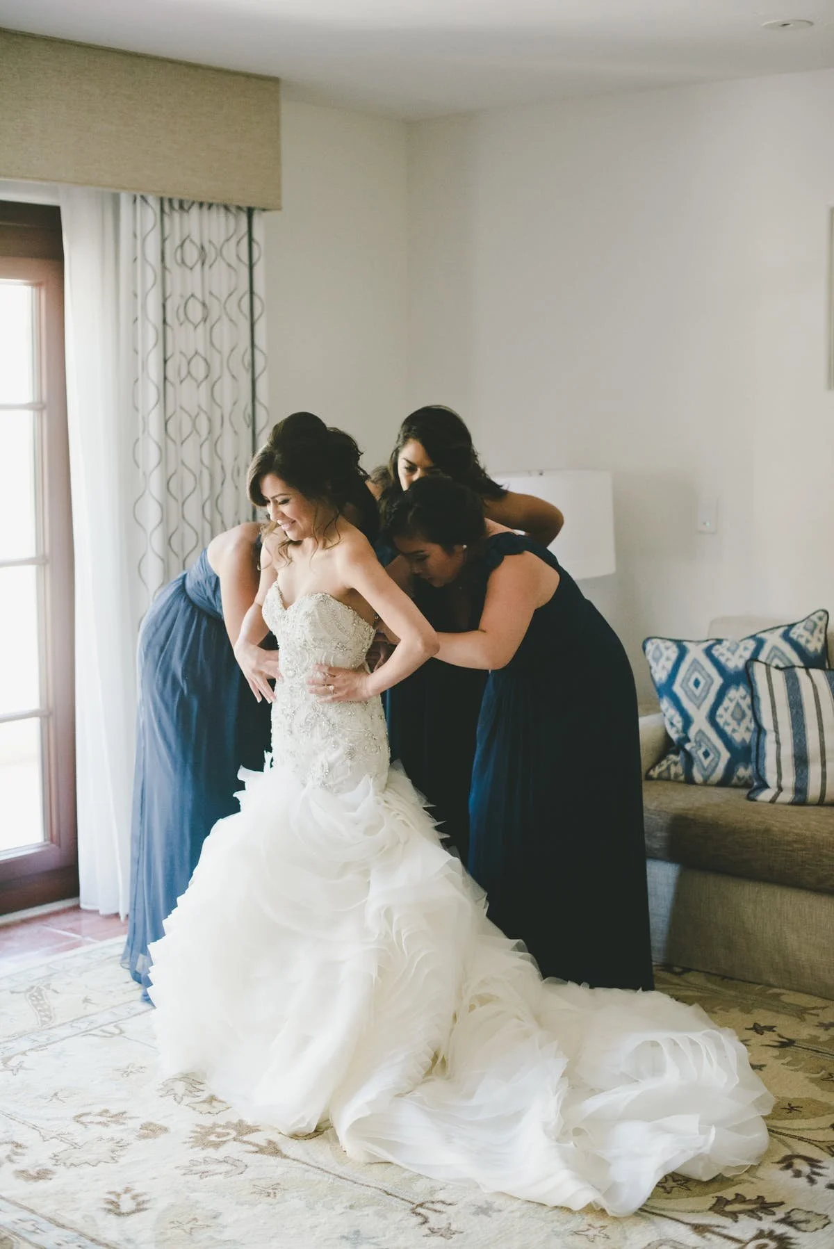 www.santabarbarawedding.com | Bacara Resort &amp; Spa | Alegria By Design | onelove photography | Bride getting ready