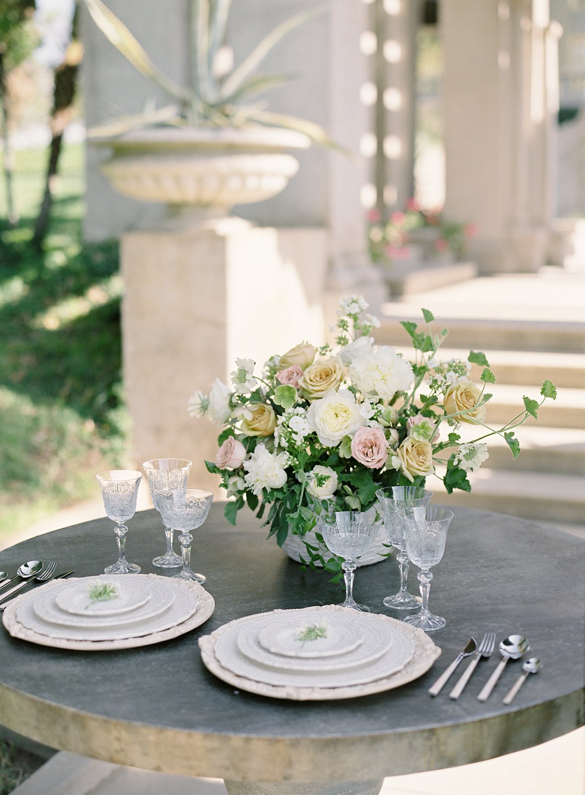 www.santabarbarawedding.com | Besame Floral | Carrie King Photography | Styled Shoot | Head Table