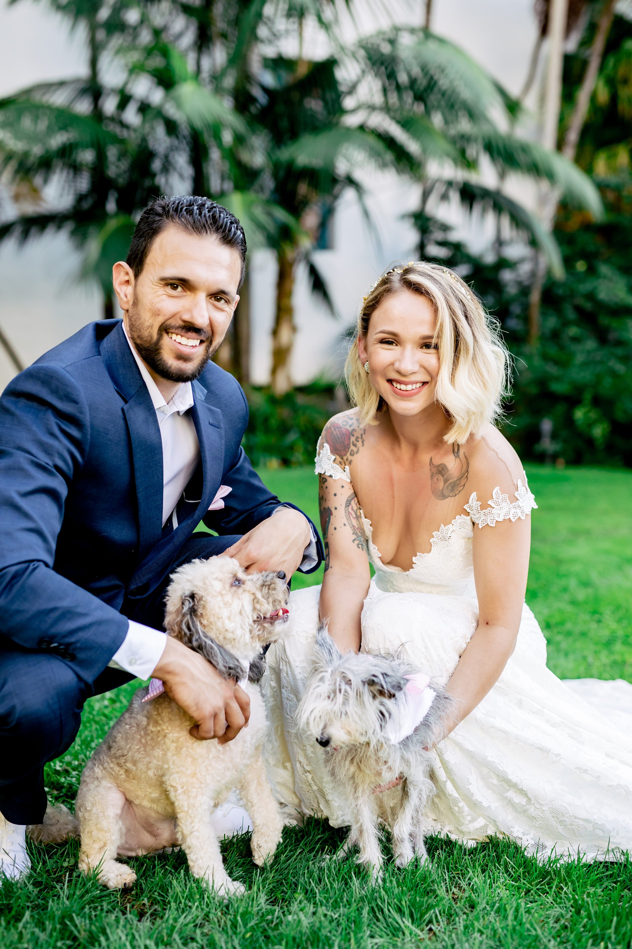 www.santabarbarawedding.com | Rewind Photography | Santa Barbara Courthouse | Elopement | Bride and Groom and Dogs