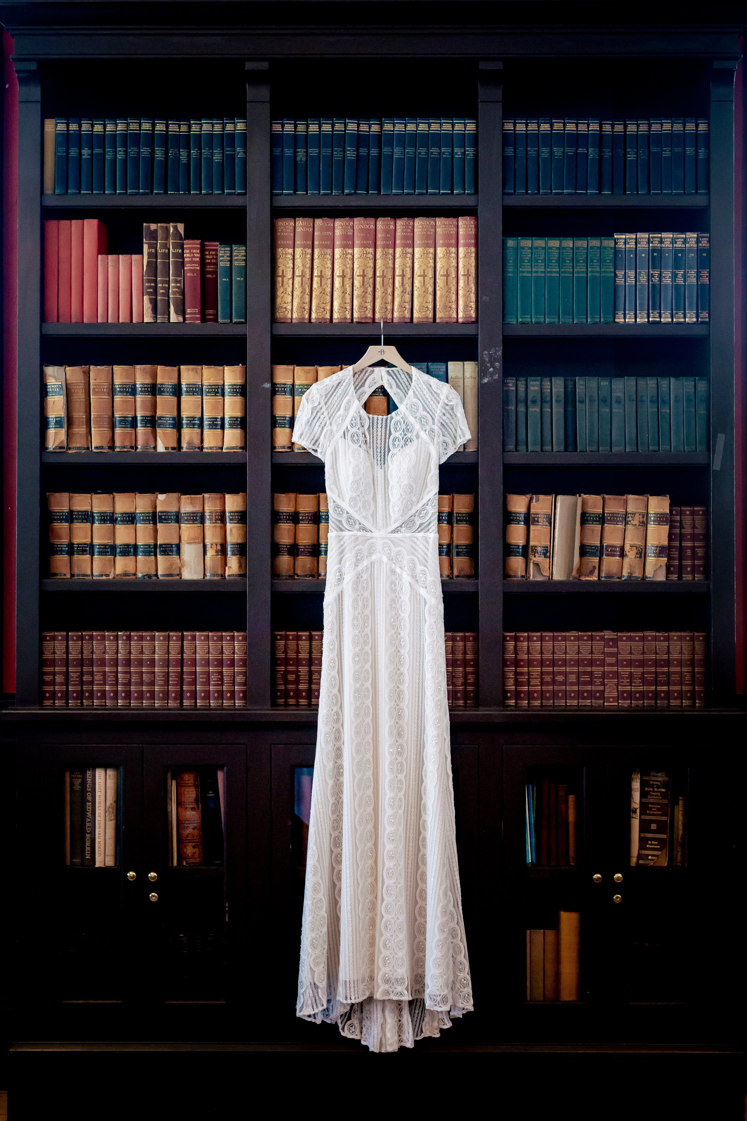 www.santabarbarawedding.com | Rewind Photography | Alegria by Design | Santa Barbara Club | Wedding Dress