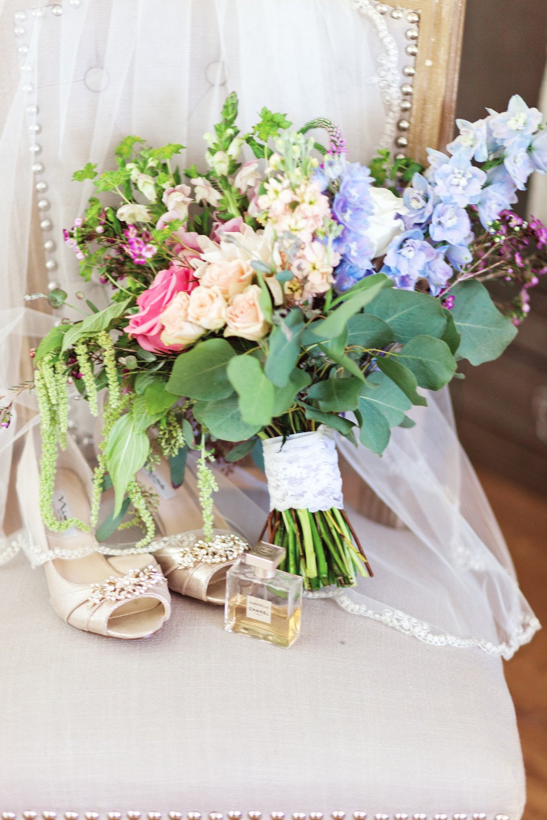 www.santabarbarawedding.com | Kay Mitchell | The Carriage House Effortless Events | Bridal Bouquet | Bride's Shoes