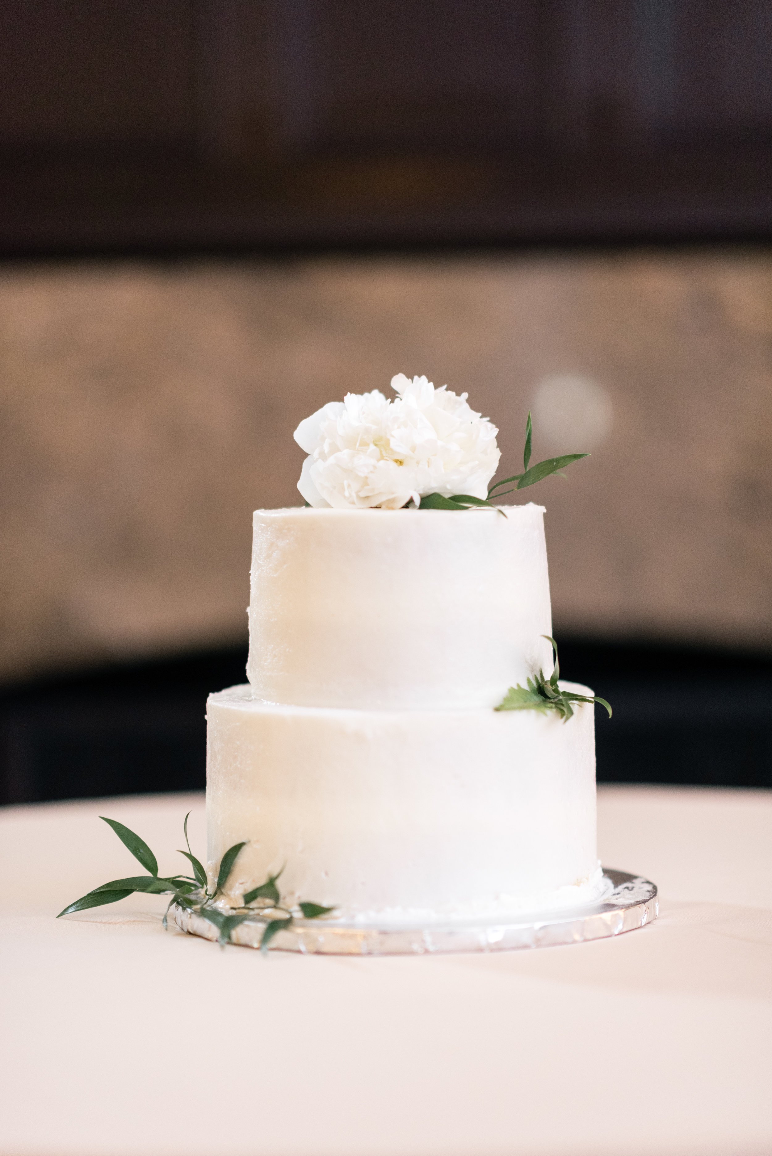 www.santabarbarawedding.com | El Presidio | Santa Barbara Club | Taralynn Lawton | Wedding Cake