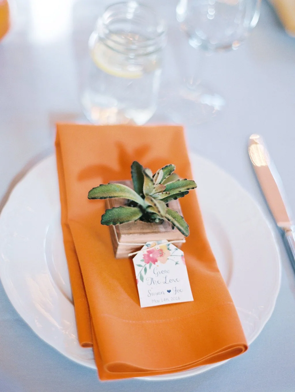 santabarbarawedding.com | Photo: Lavender and Twine | Sunset Color Wedding Ideas