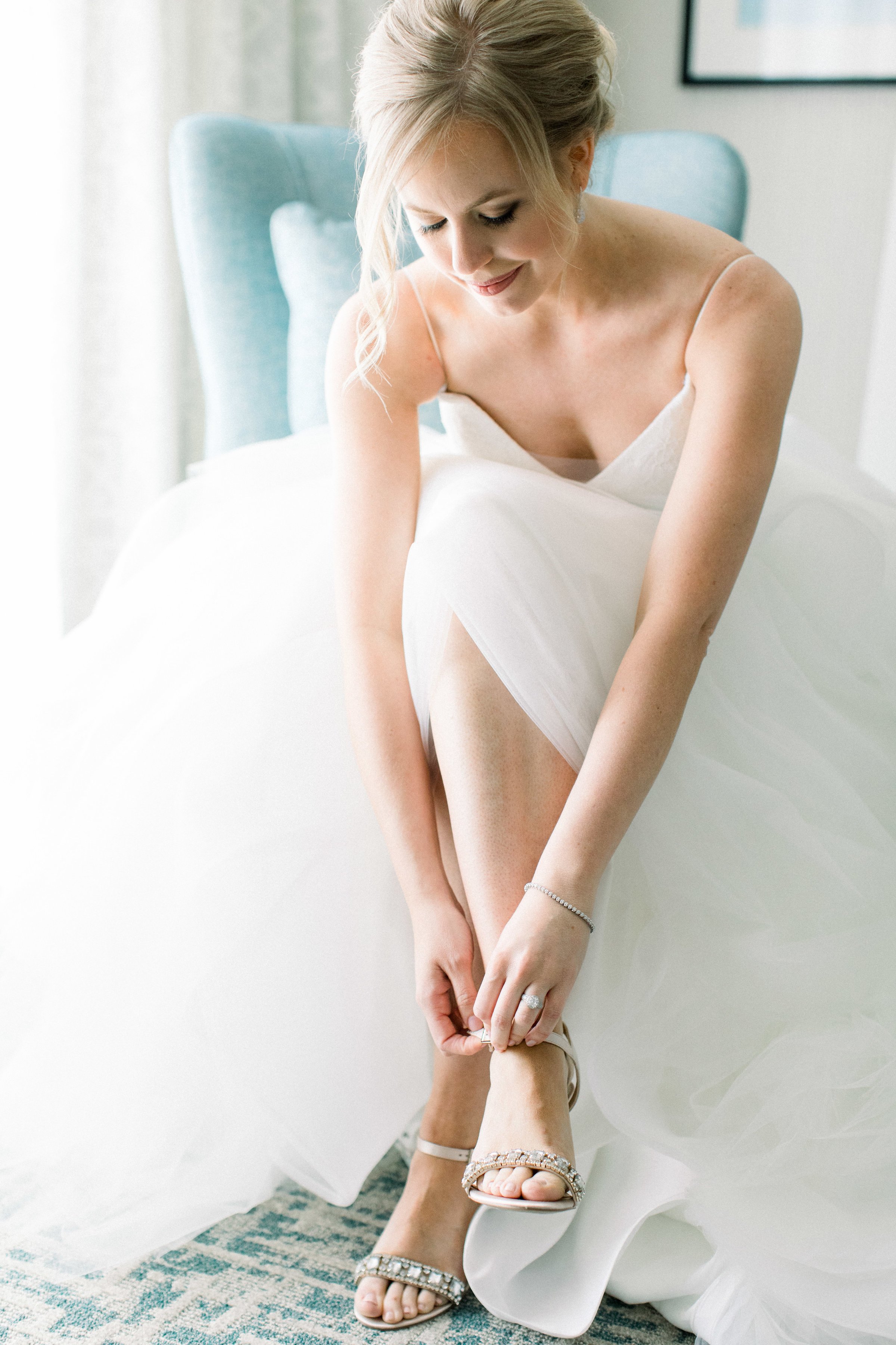 www.santabarbarawedding.com | Jenny Quicksall | Santa Barbara Club | Bluebell Events | Bride Getting Ready