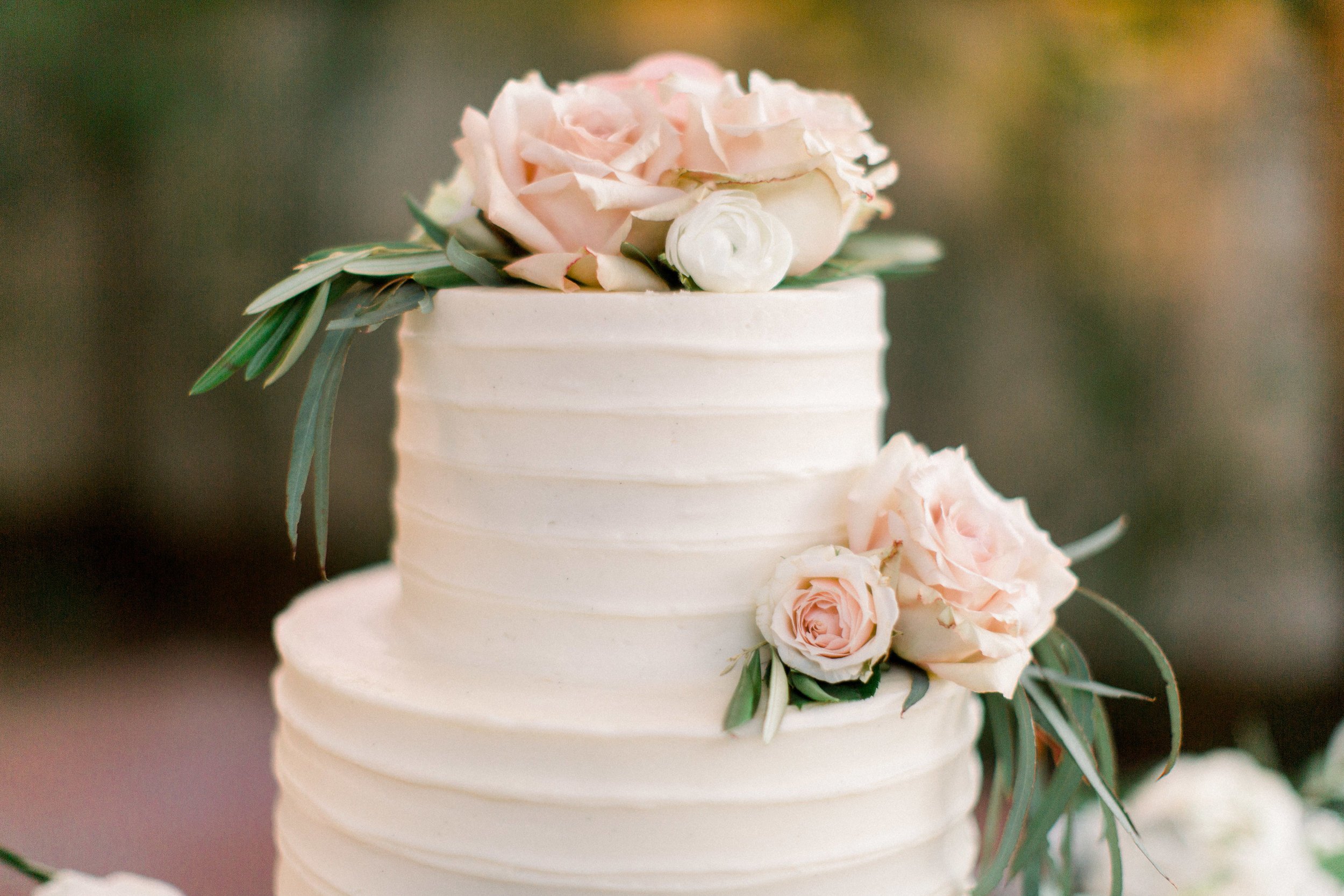 www.santabarbarawedding.com | Jenny Quicksall | Santa Barbara Club | Bluebell Events | Wedding Cake