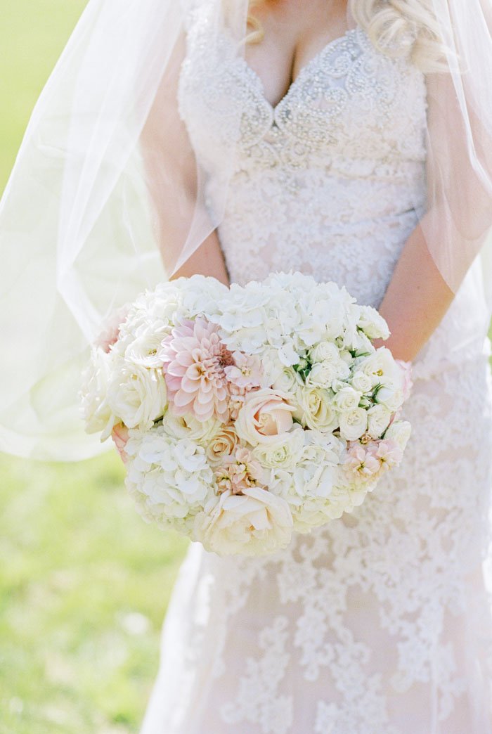 www.santabarbarawedding.com | Crossroads Estate | Michael and Anna Costa | Soigne Productions | Bridal Bouquet