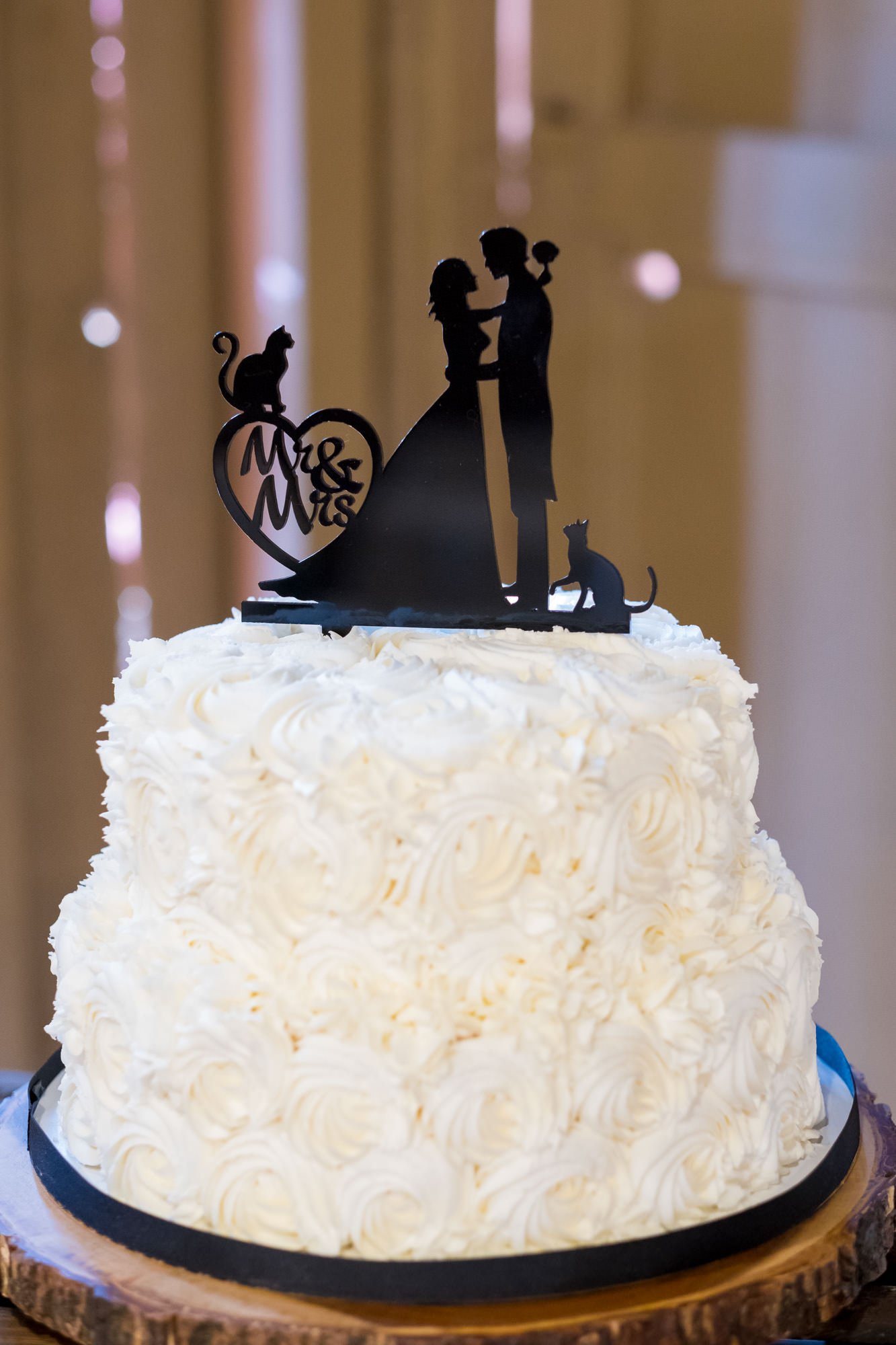 www.santabarbarawedding.com | Camarillo Ranch House | Joshua Rainey | Wedding Cake