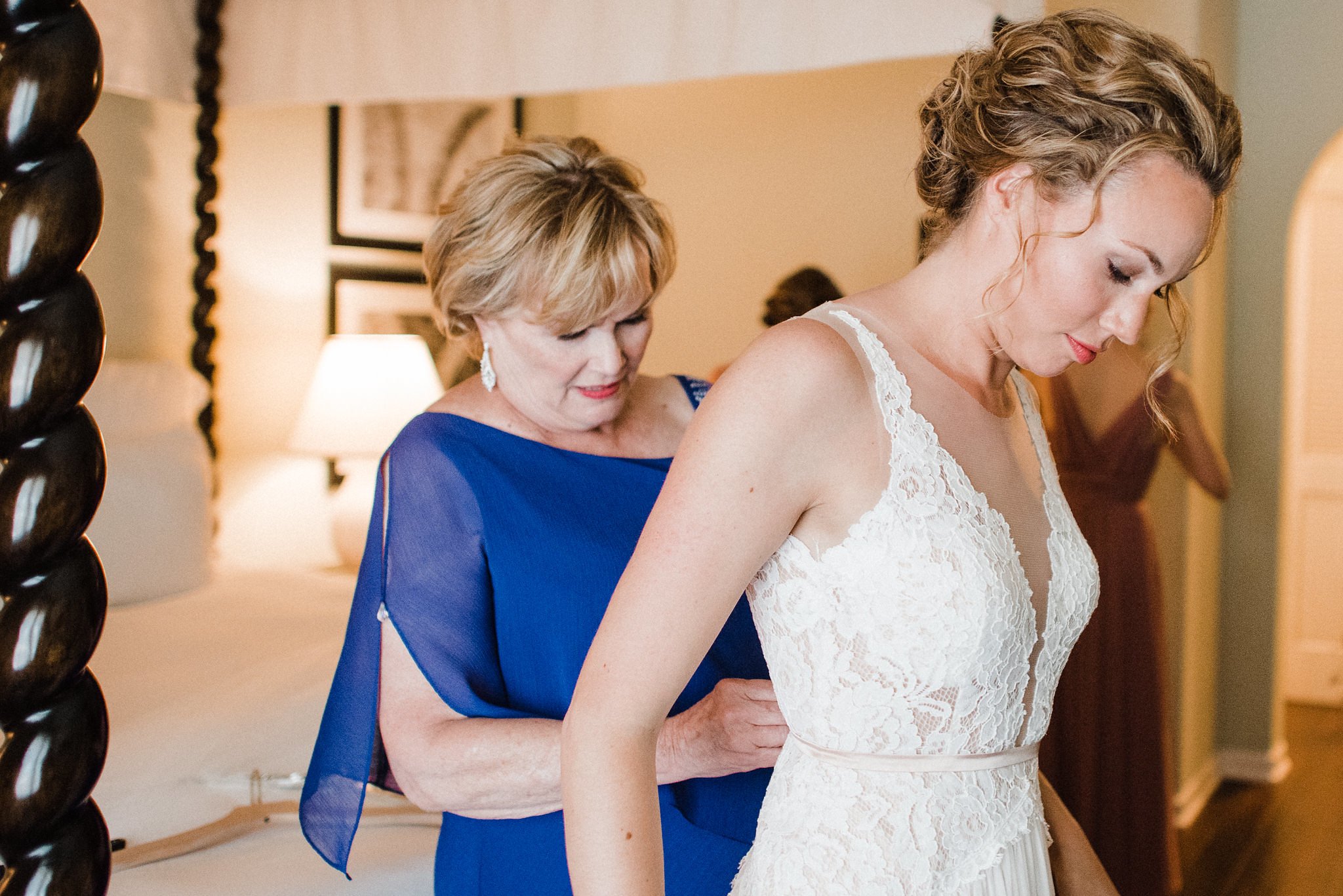 www.santabarbarawedding.com | Canary Hotel | Grace Kathryn Photography | Bride getting ready