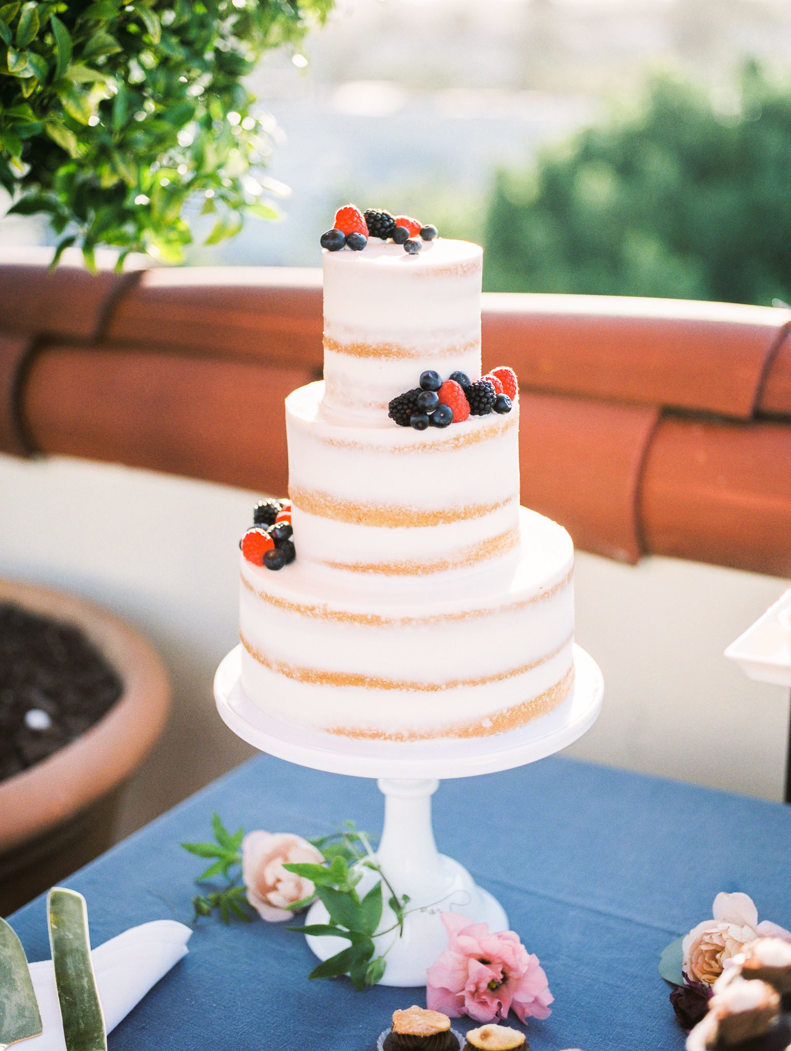 www.santabarbarawedding.com | Canary Hotel | Grace Kathryn Photography | Wedding Cake