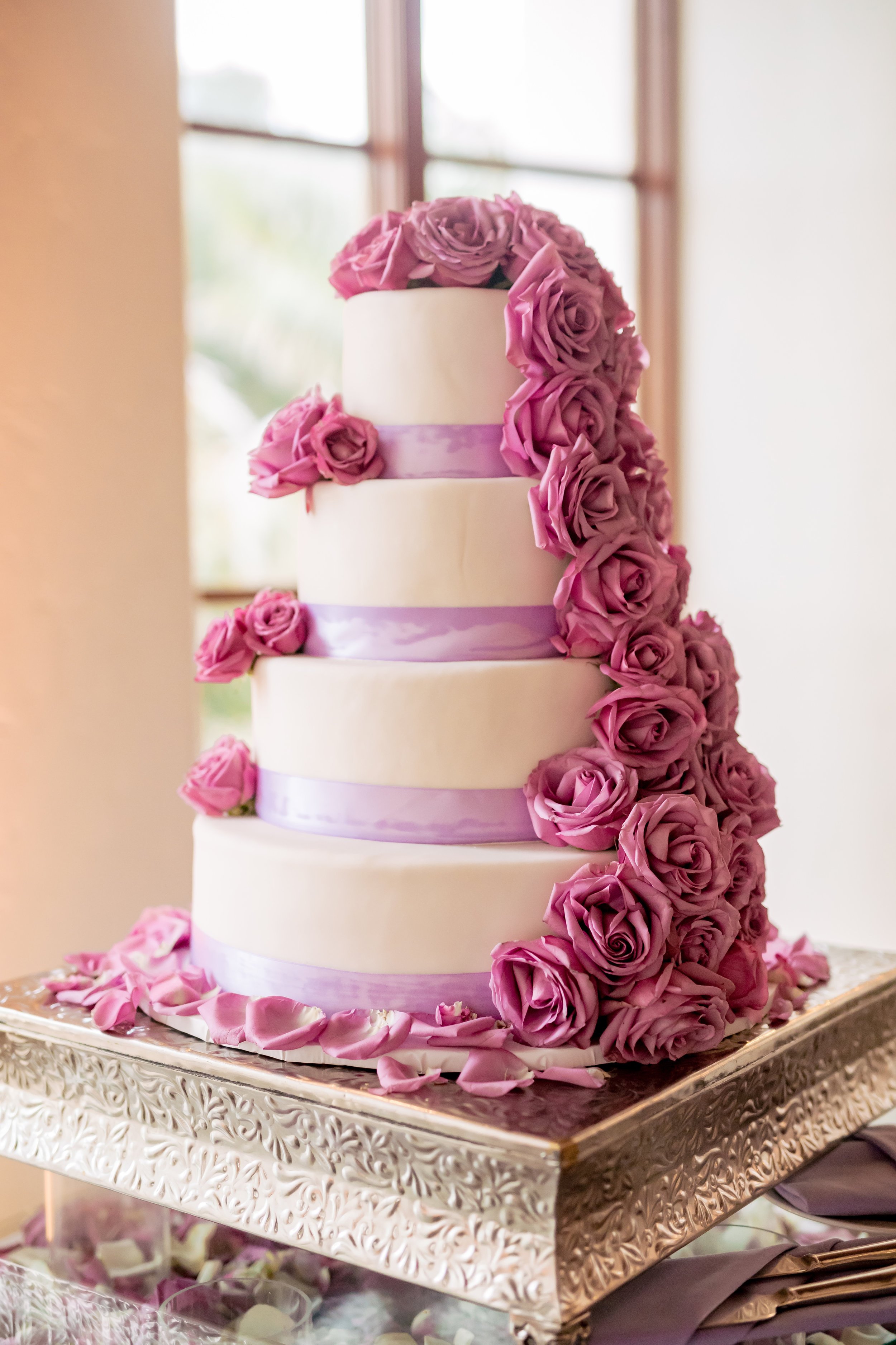 www.santabarbarawedding.com | Bacara Resort | Rewind Photography | Elegant Sofreh Design | Wedding Cake