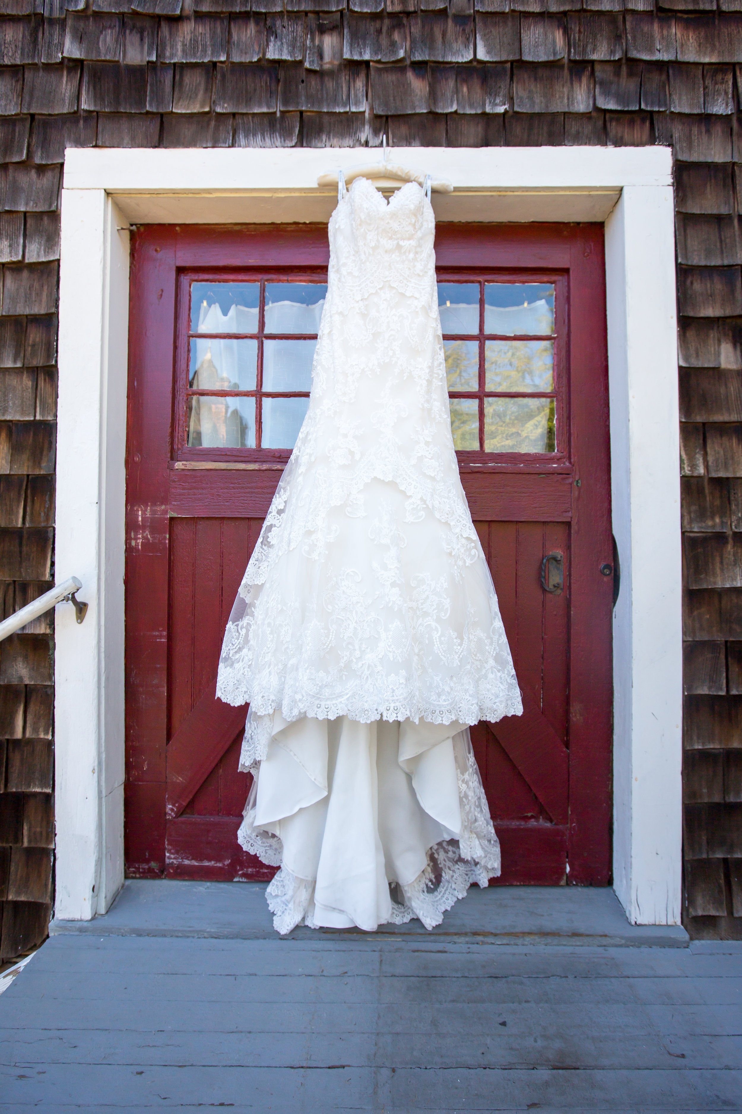 www.santabarbarawedding.com | Elizabeth Victoria Photo | Garden Street Academy | Wedding Gown