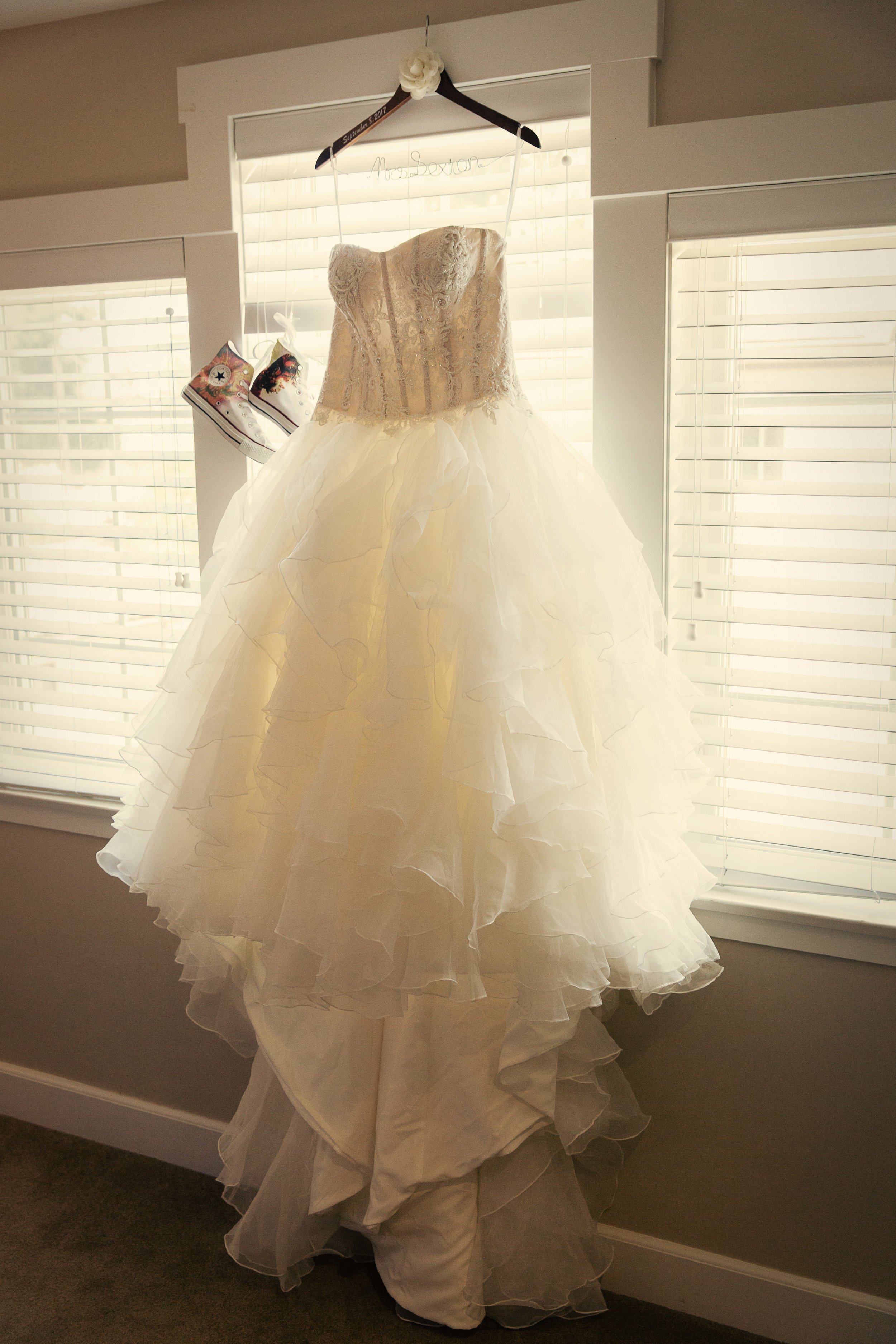 www.santabarbarawedding.com | Josh Goodman | Sunstone Winery | Wedding Dress