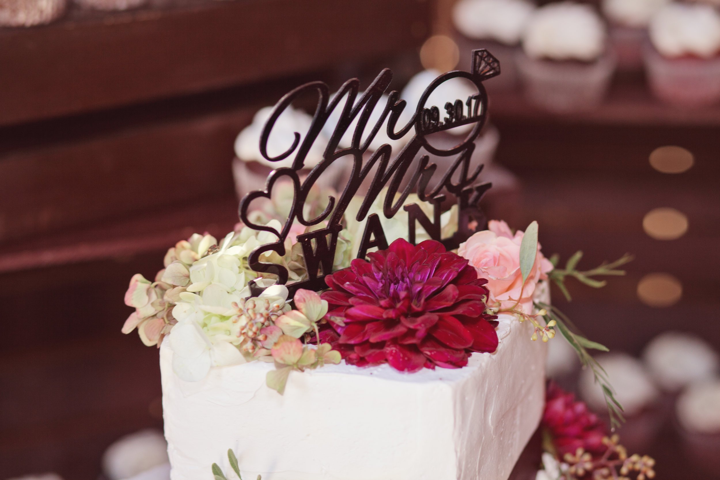 www.santabarbarawedding.com | Kay Mitchell Photography | Madonna Ranch | Wedding Cake