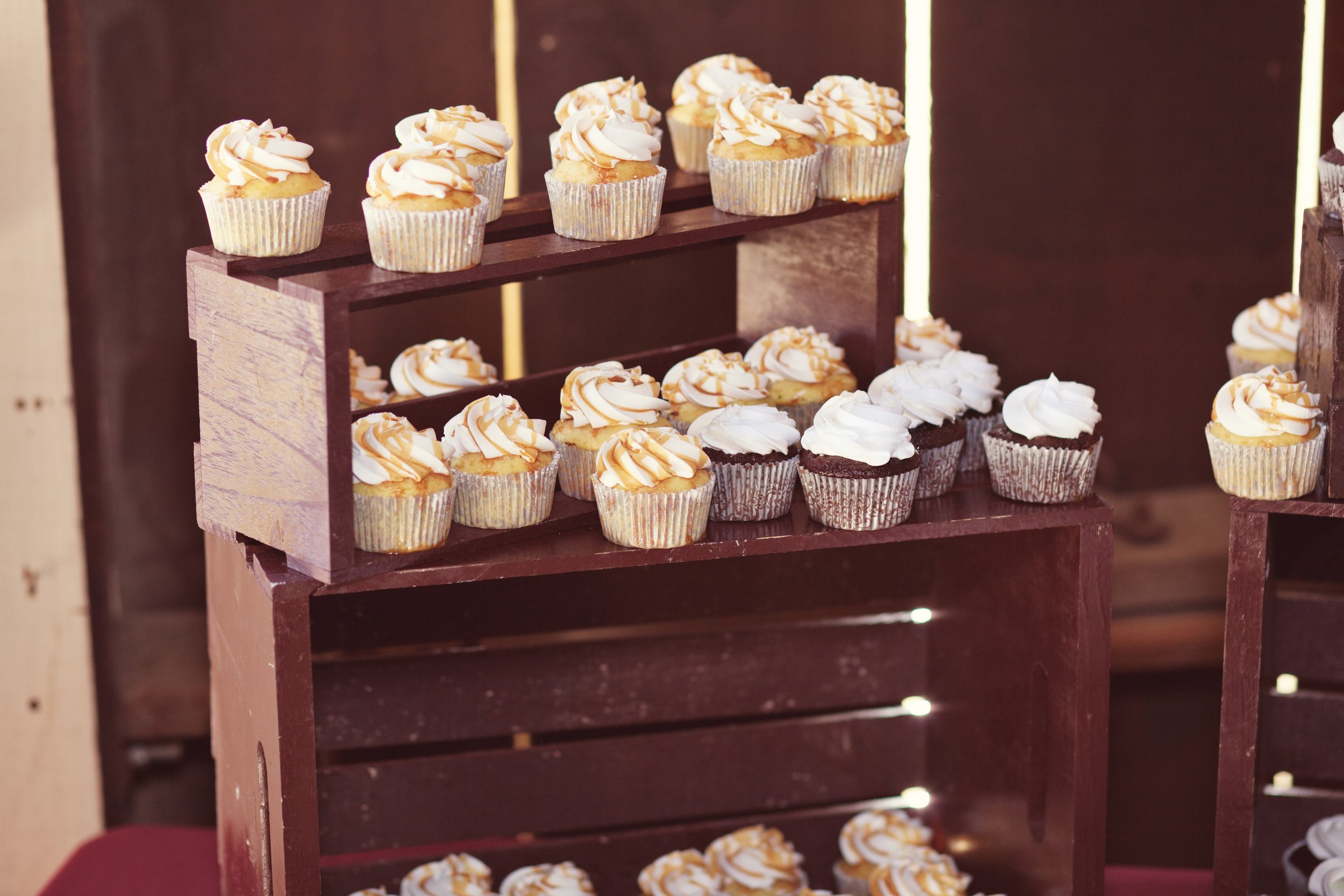 www.santabarbarawedding.com | Kay Mitchell Photography | Madonna Ranch | Wedding Cupcakes