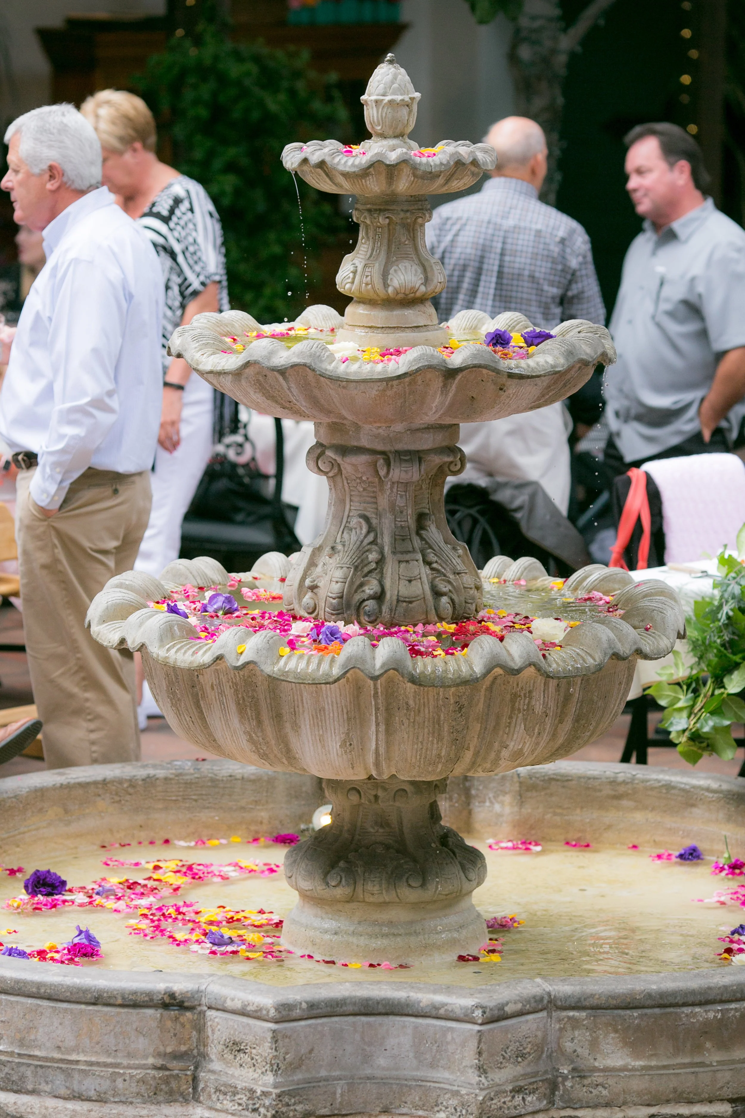www.santabarbarawedding.com | Boone & Stacie Weddings | Santa Barbara Courthouse | El Paseo | Fountain