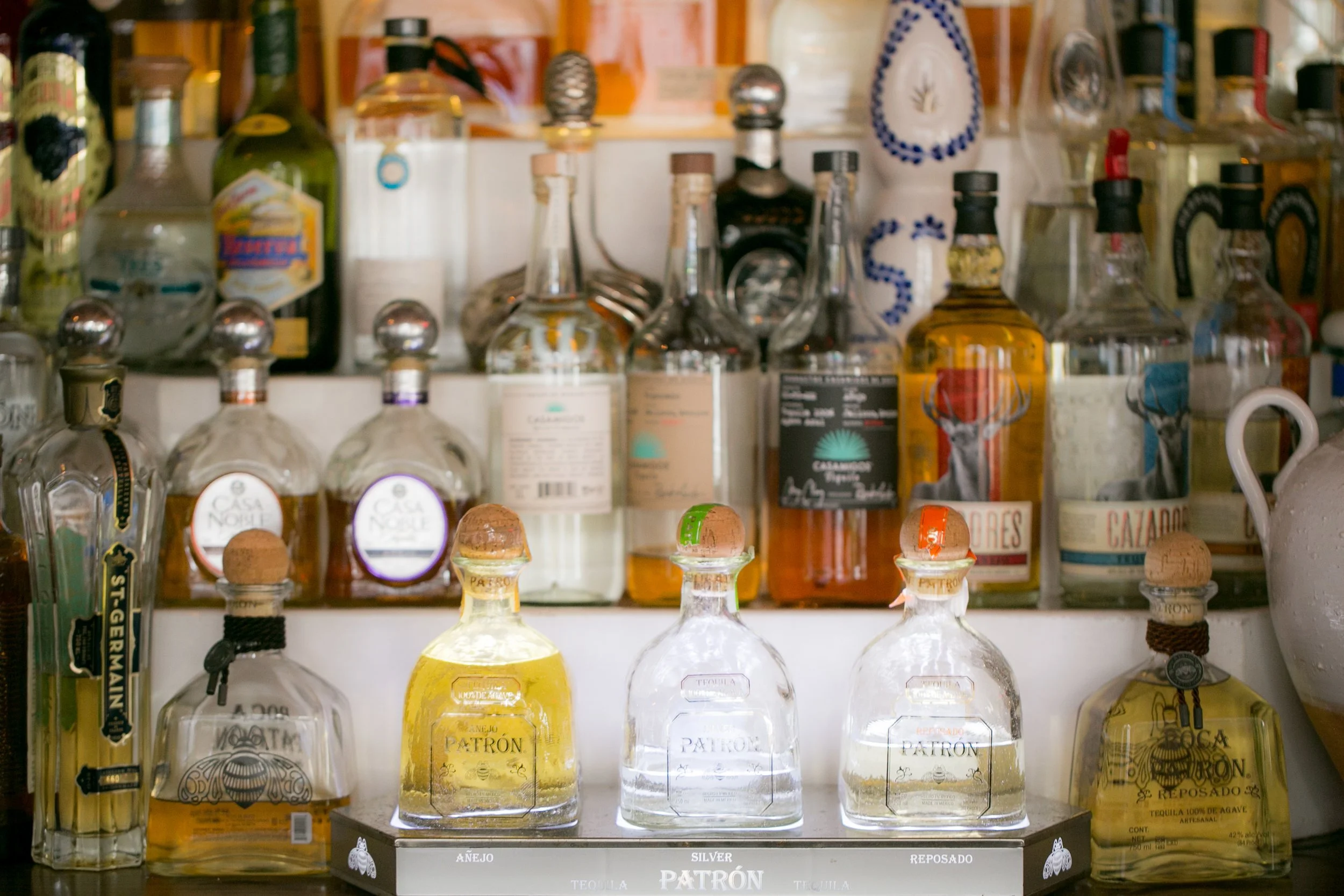 www.santabarbarawedding.com | Boone & Stacie Weddings | Santa Barbara Courthouse | El Paseo | Bar