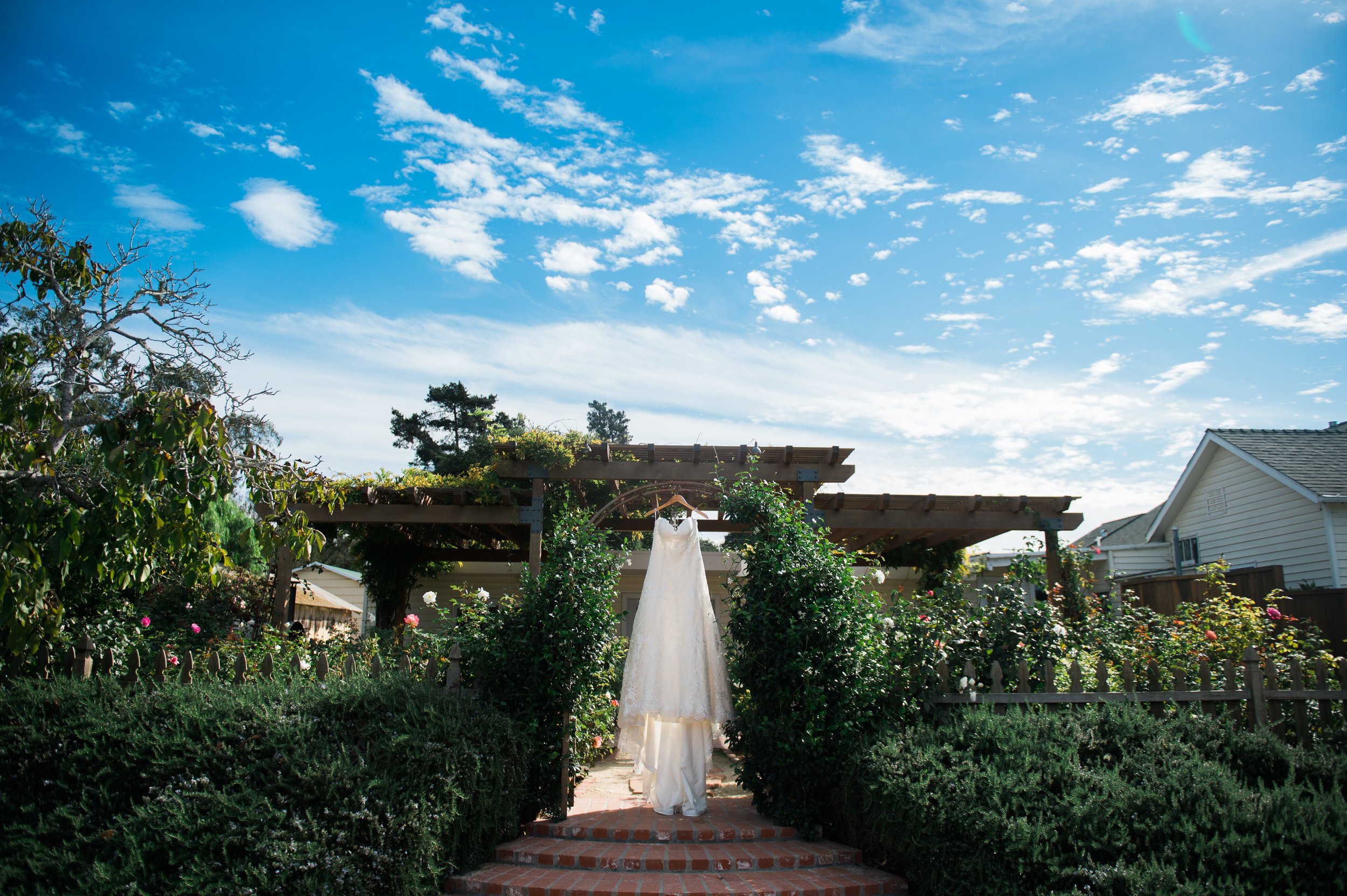 www.santabarbarawedding.com | The Gardens at Peacock Farms | Jennifer Lourie | Wedding Dress