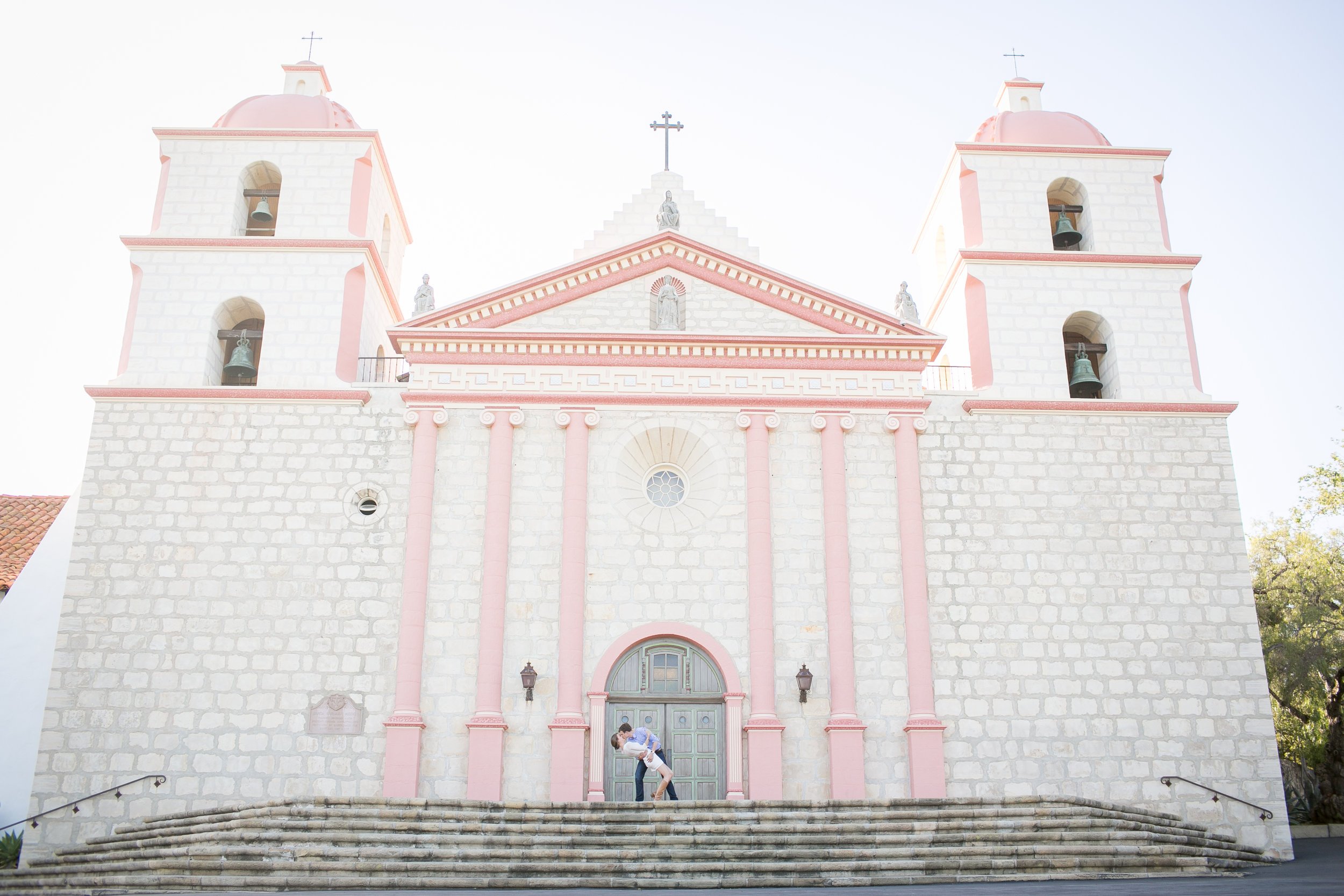 www.santabarbarawedding.com | Kelsey Crews Photo | Santa Barbara Mission | Engagement Session