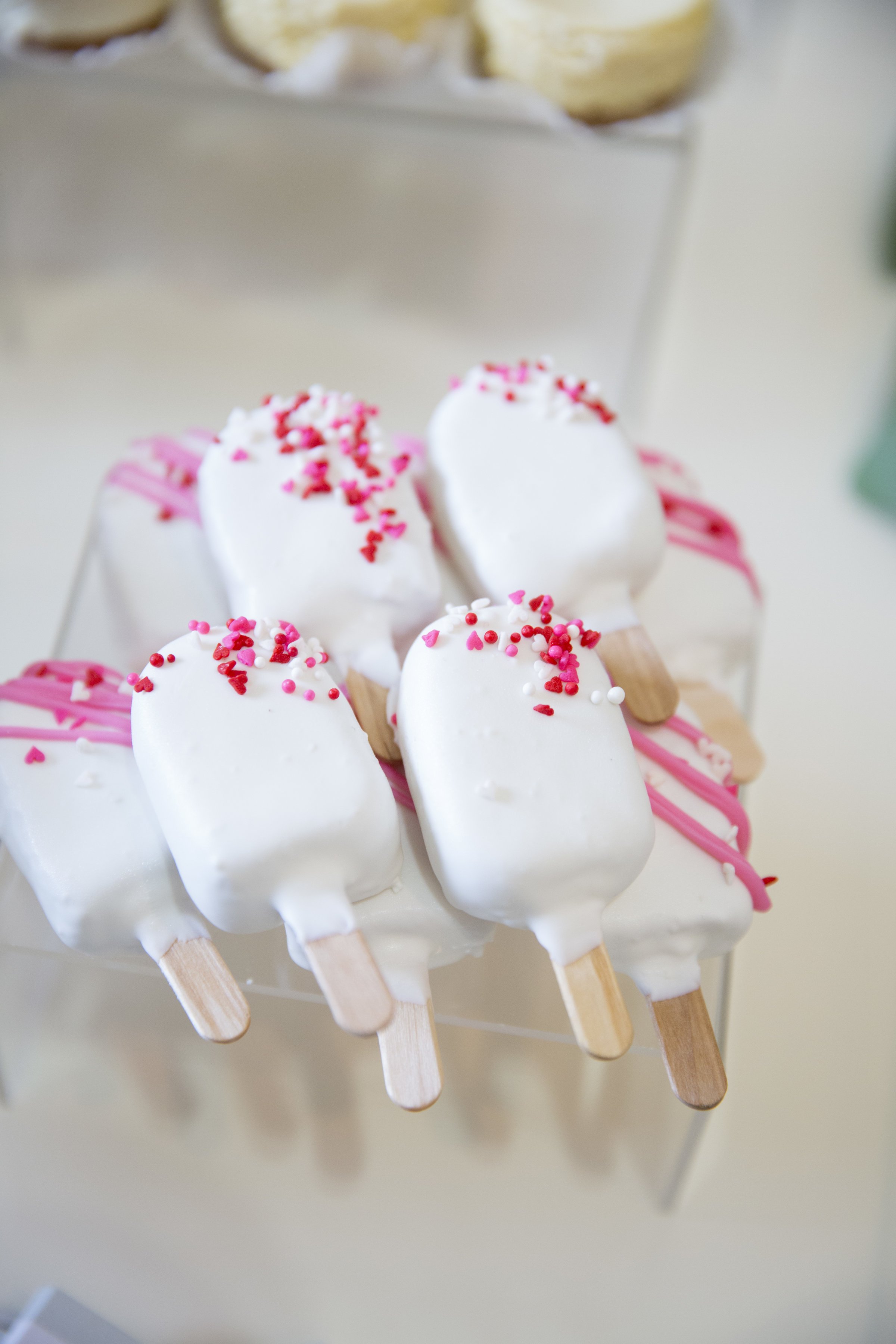 www.santabarbaraweddingstyle | dessert buffet | Dessert ideas | cake popsicles | lele patisserie | Kristen Beinke Photography