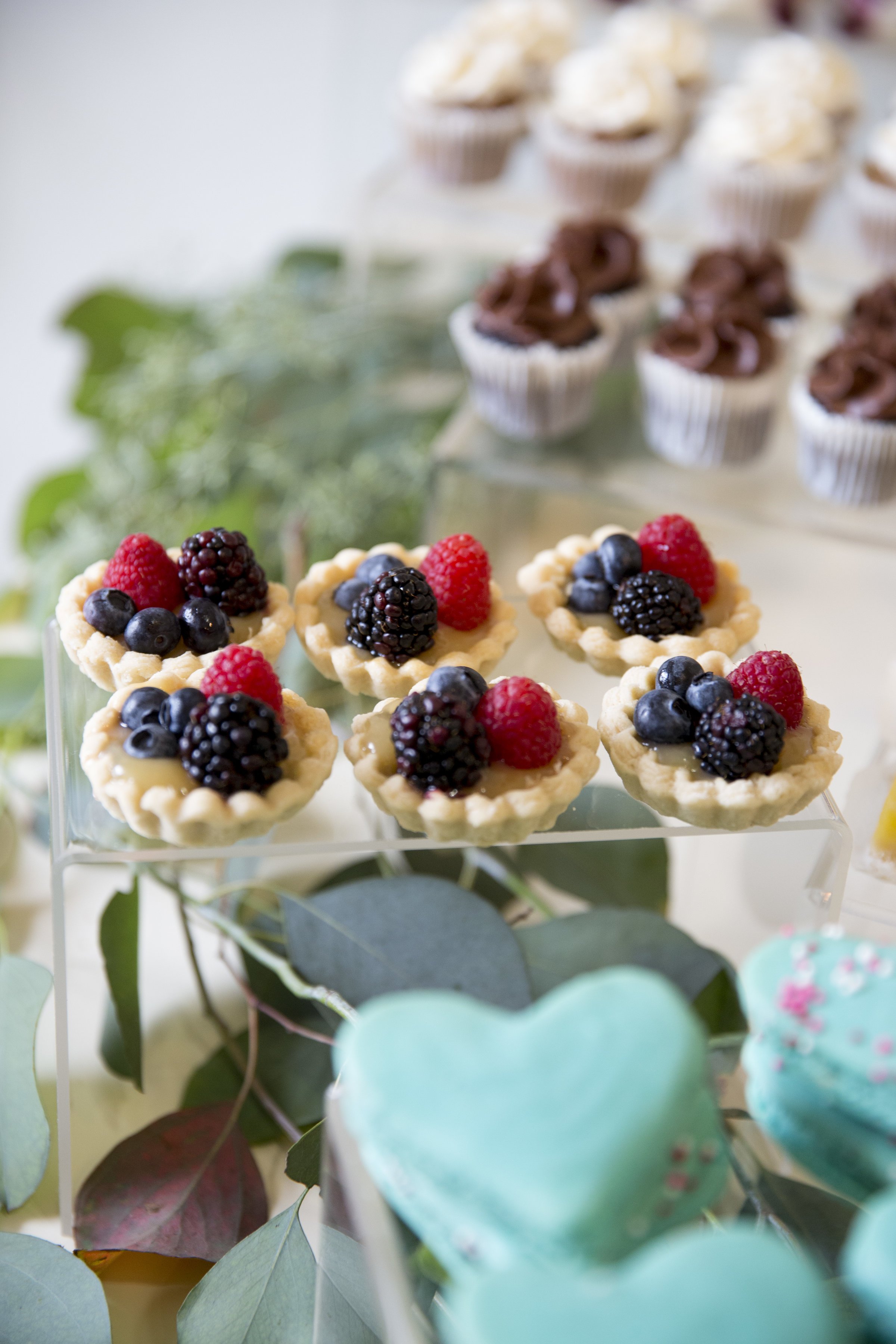 www.santabarbaraweddingstyle | dessert buffet | Dessert ideas | fruit tarts | lele patisserie | Kristen Beinke Photography