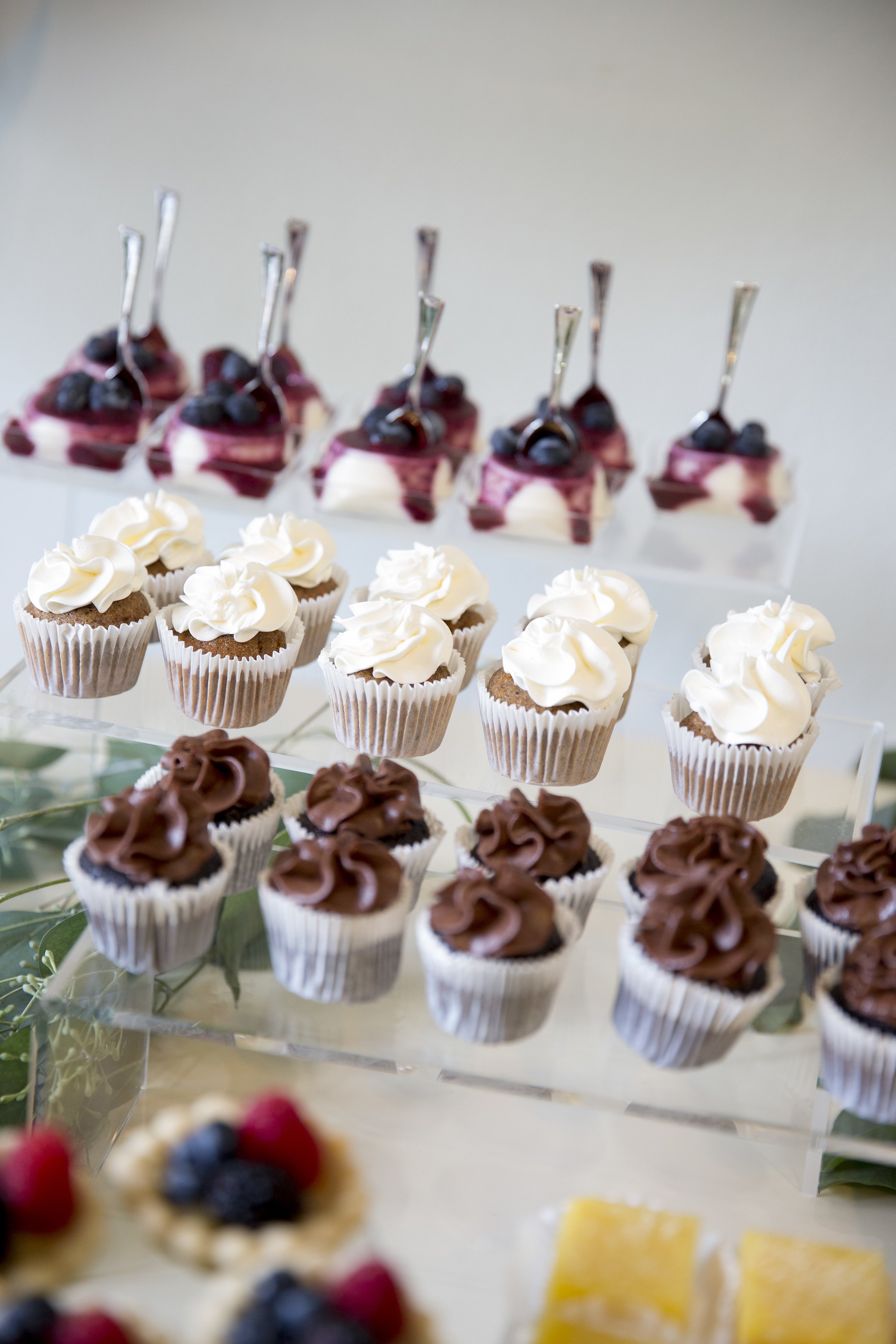 www.santabarbaraweddingstyle | dessert buffet | Dessert ideas | assorted desserts | lele patisserie | Kristen Beinke Photography