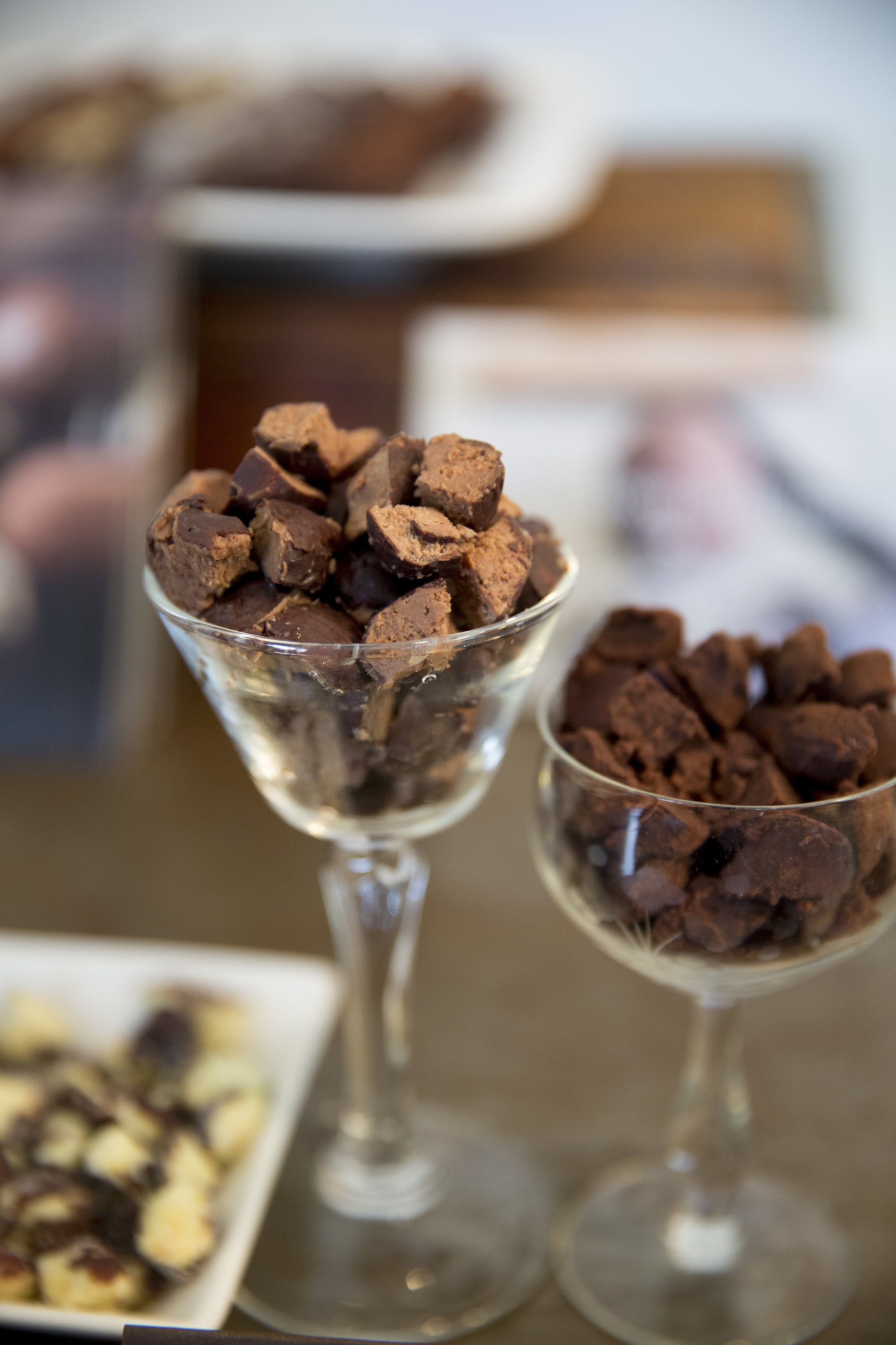 www.santabarbarawedding | Jessica Foster Confections | Dessert Bar | Chocolate Truffles | Kristen Beinke Photography