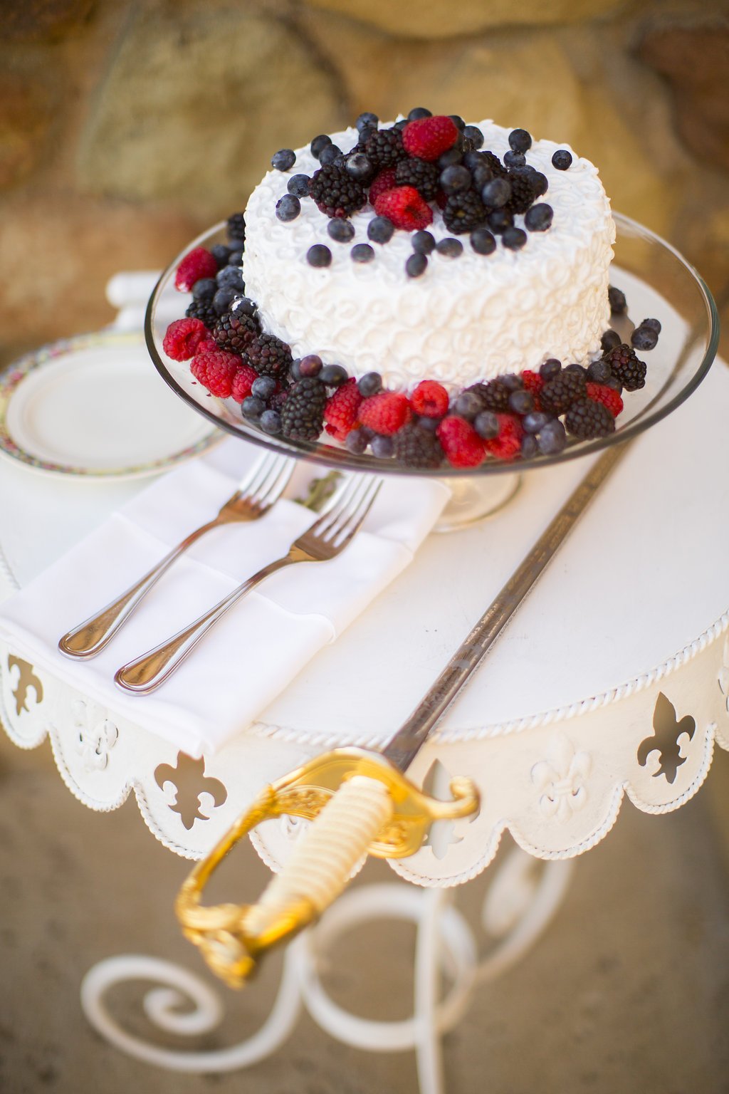 www.santabarbarawedding.com | Heartstone Ranch | Anna Schmidt Photography | Wedding Cake
