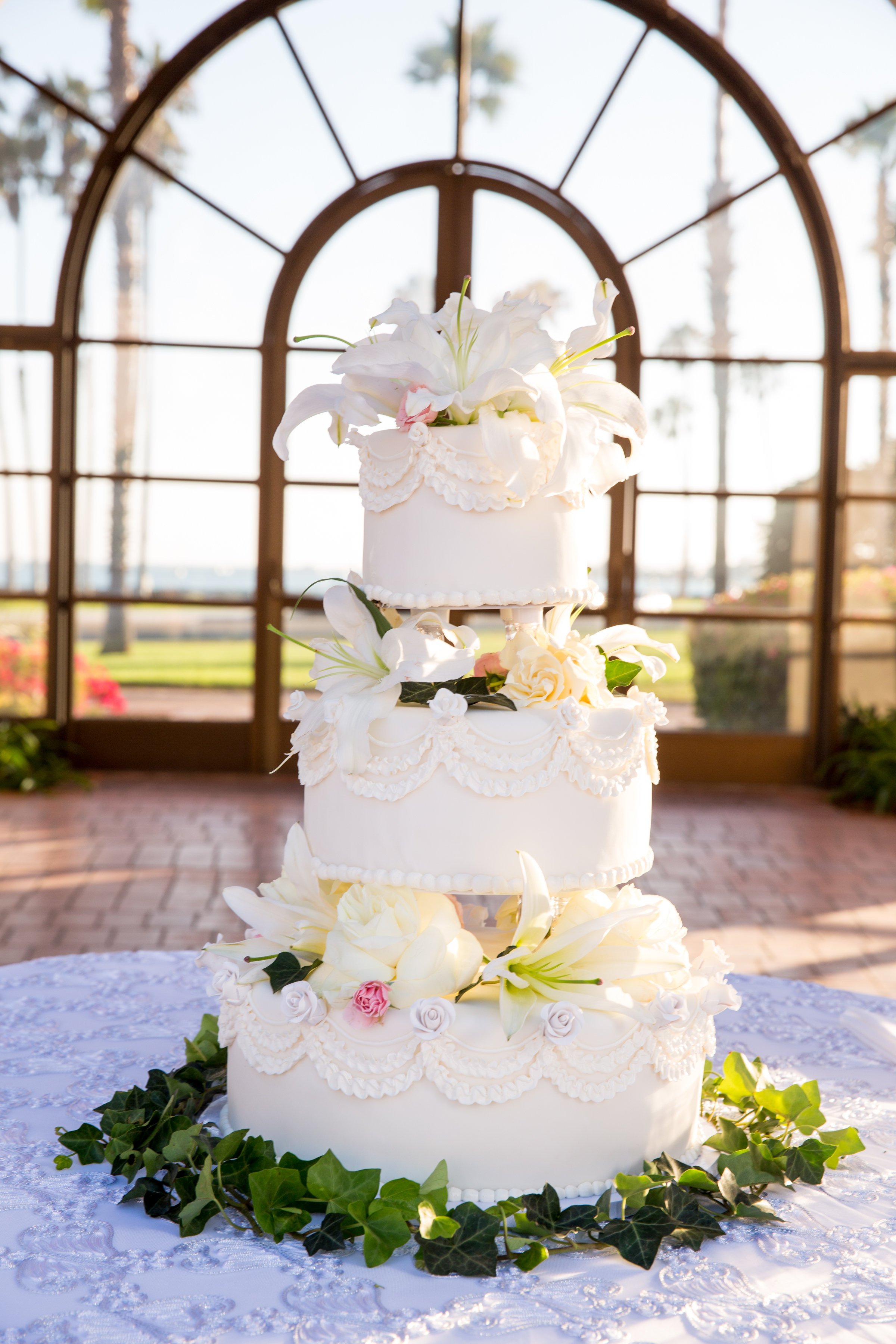 www.santabarbarawedding.com | Chris Schmitt Photography | Felici Events | Fess Parker Double Tree | Wedding Cake
