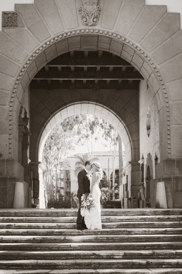 www.santabarbarawedding.com | Savannah Brown Photography | Santa Barbara Courthouse | Bride and Groom