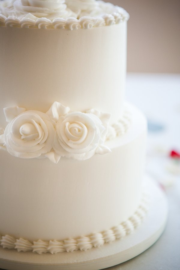 www.santabarbarawedding.com | Savannah Brown Photography | Cabrillo Pavilion Arts Center | Wedding Cake