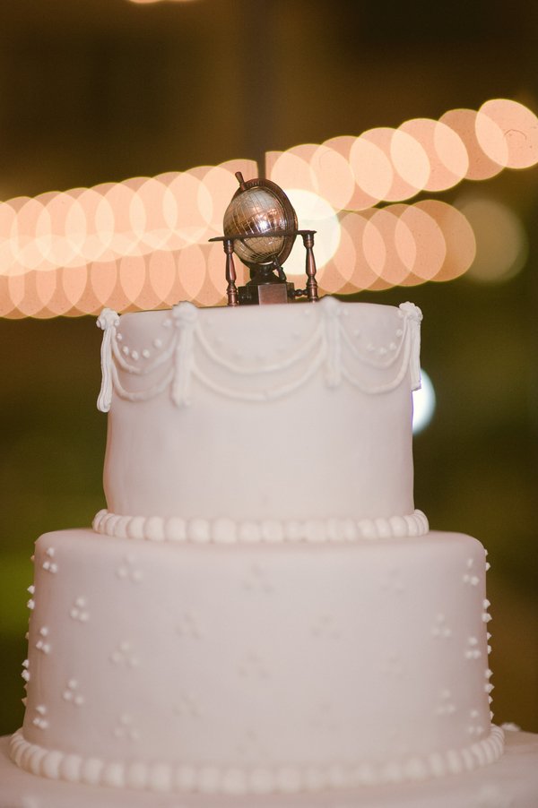 www.santabarbarawedding.com | By Cherry Photography | Santa Barbara Club | Wedding Cake