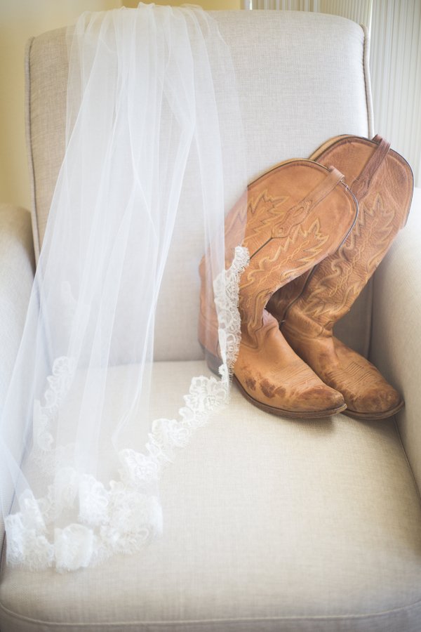 www.santabarbarawedding.com | Lauren Cicileo Photography | Miller Moth Ranch | Bridal Accessories