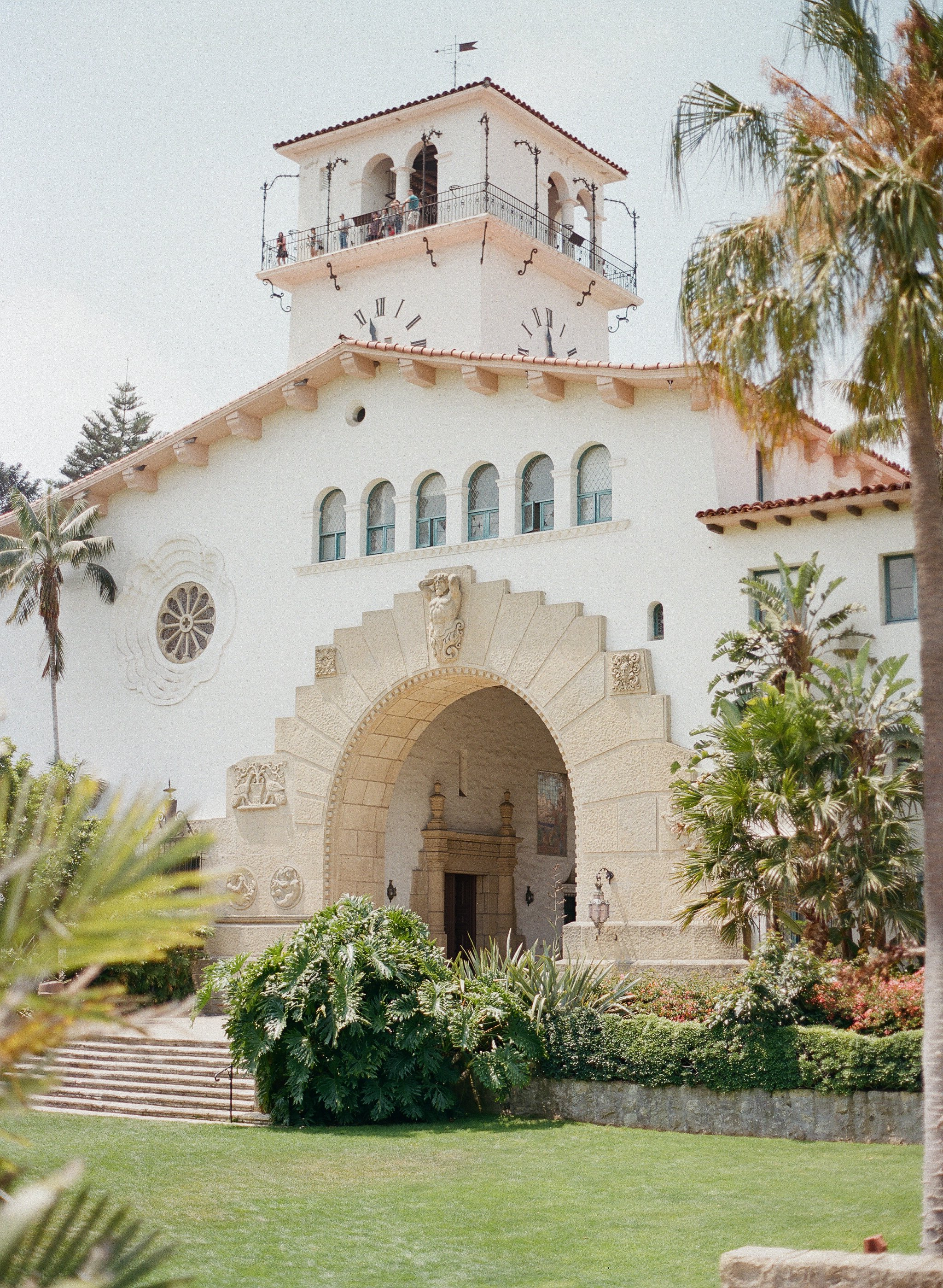 santabarbarawedding.com | Photo: Beaux Arts Photographie | Fern Bouquet Ideas