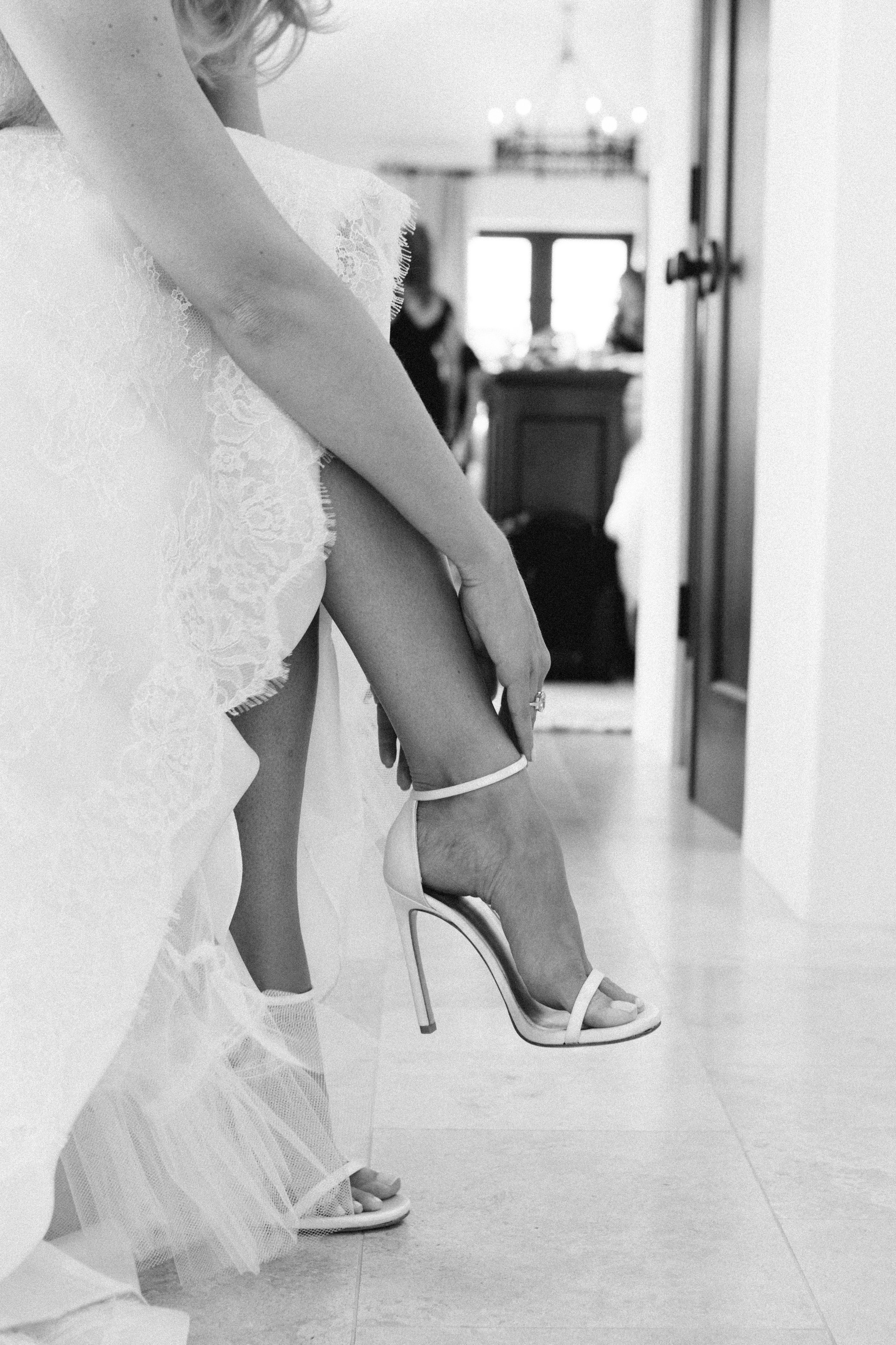 santabarbarawedding.com | Photo: Yvette Roman | Elegant white estate garden wedding