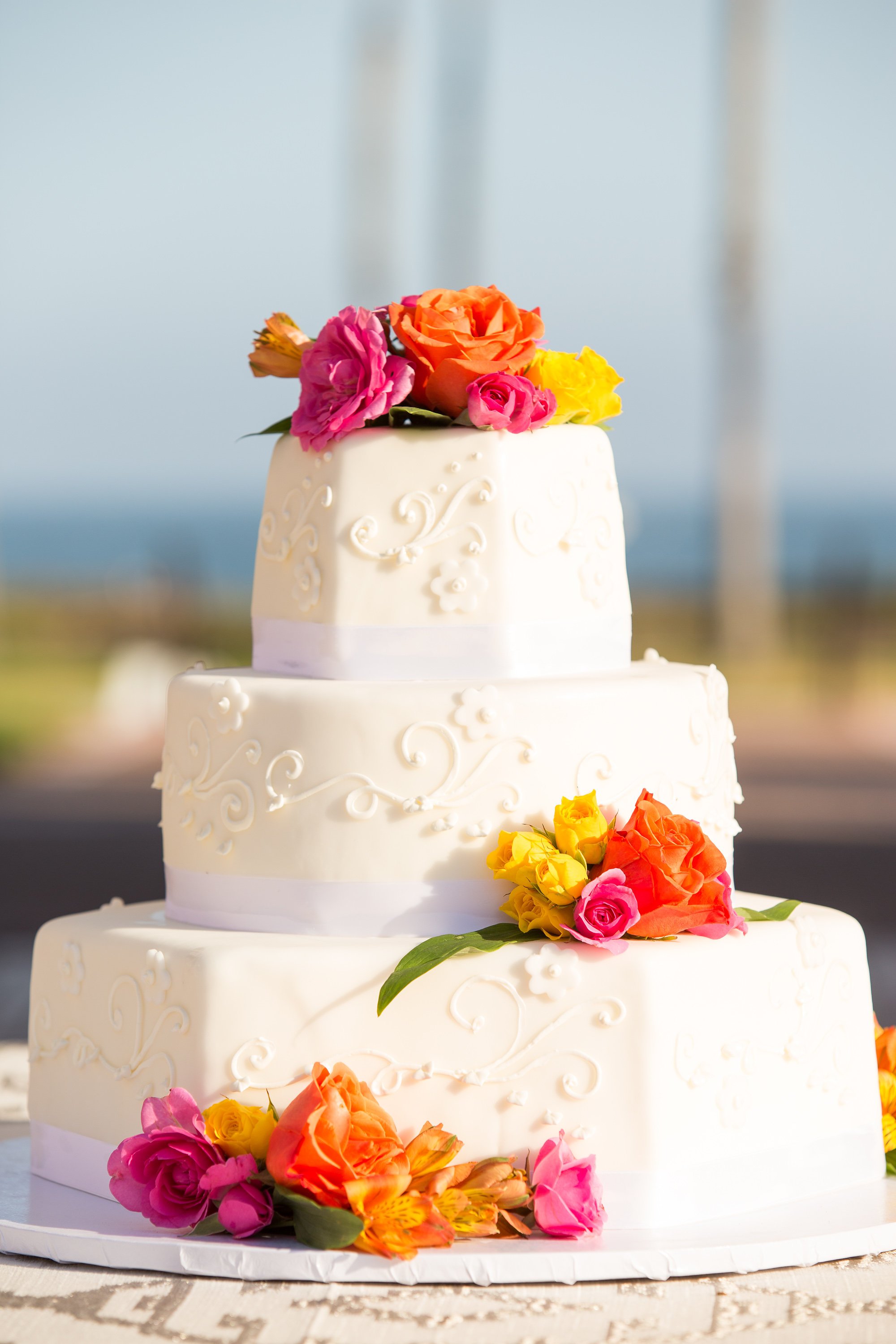 santabarbarawedding.com | Photo: Melissa Musgrove | Colorful Wedding at the Fess Parker DoubleTree Resort