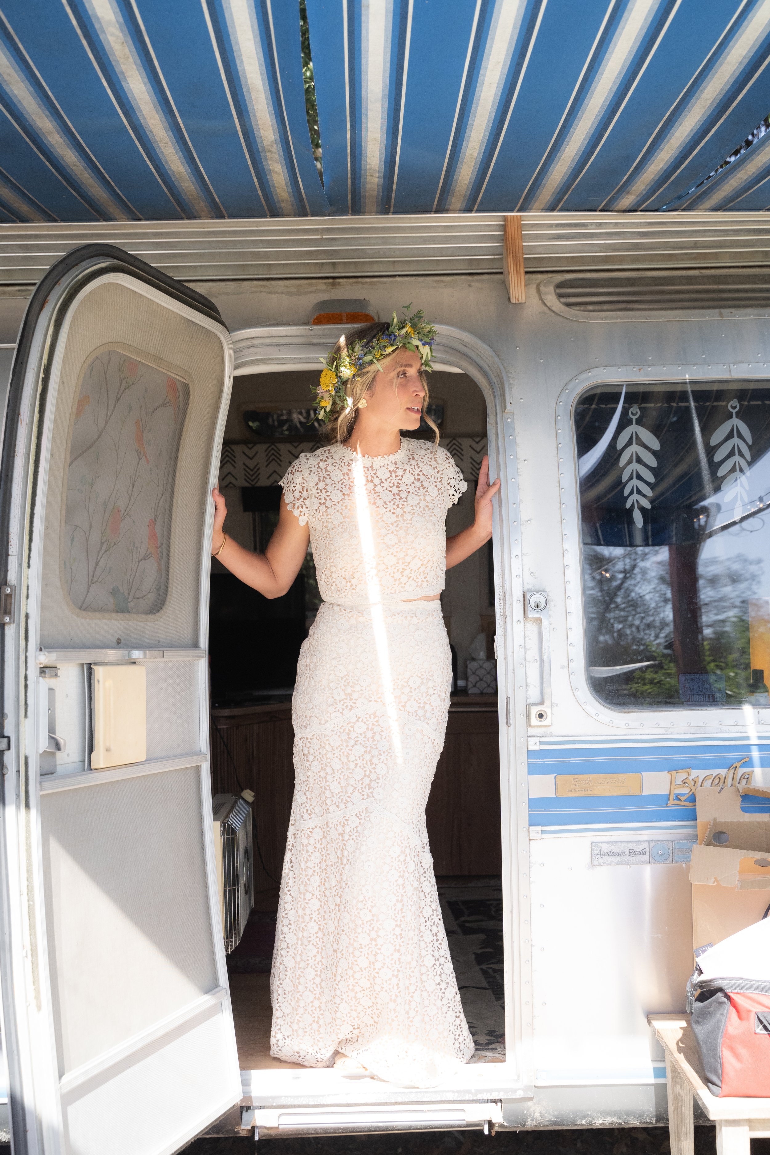 www.santabarbarawedding.com | Events by Fran | Jacob Grant Photography | Shiela Morales | Bride Standing In Trailer Before Ceremony 