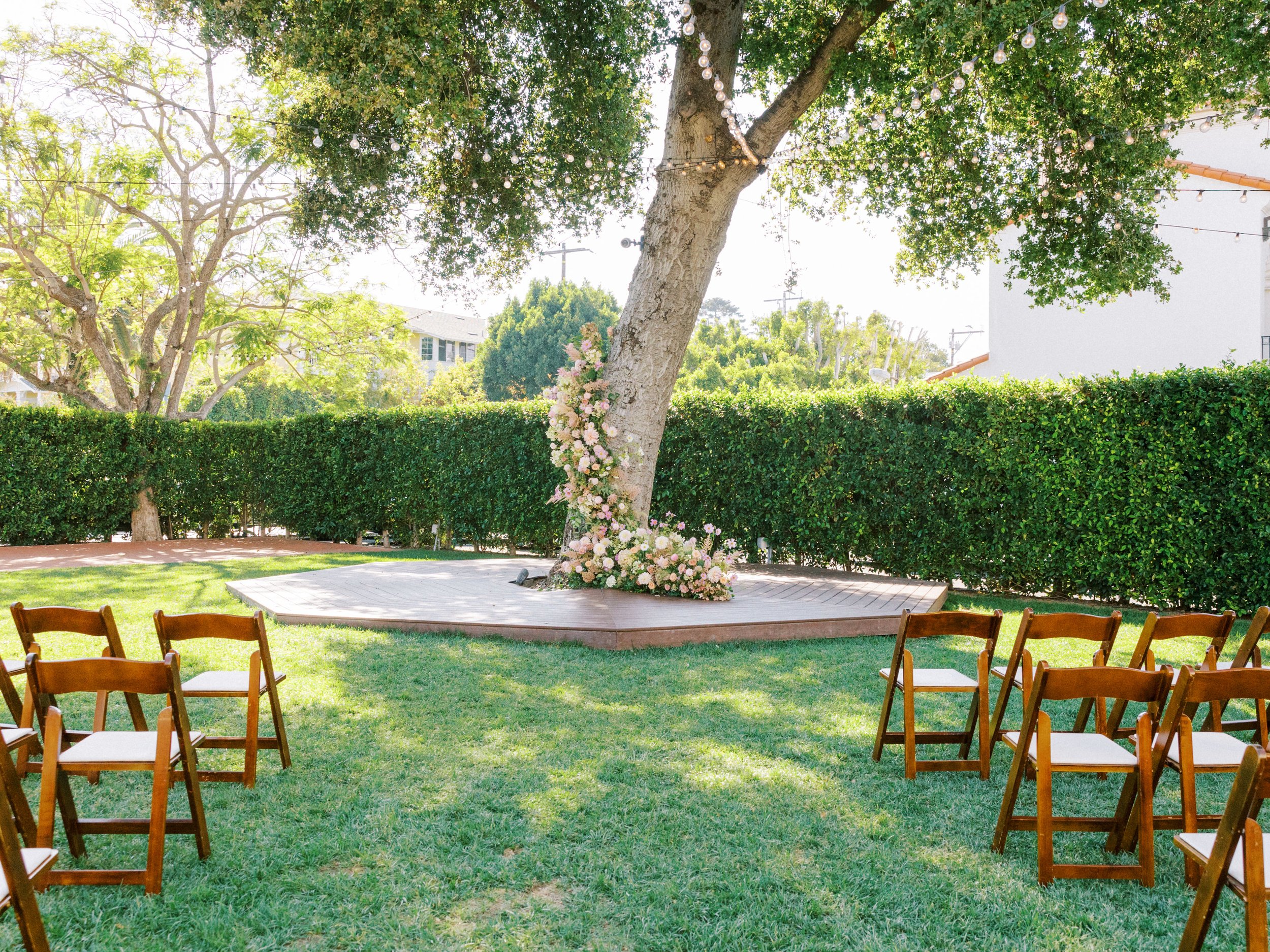 www.santabarbarawedding.com | The Santa Barbara Club | Jen Rodriguez | Gatherings for Good | Blooms by Melly | The Ceremony Set Up