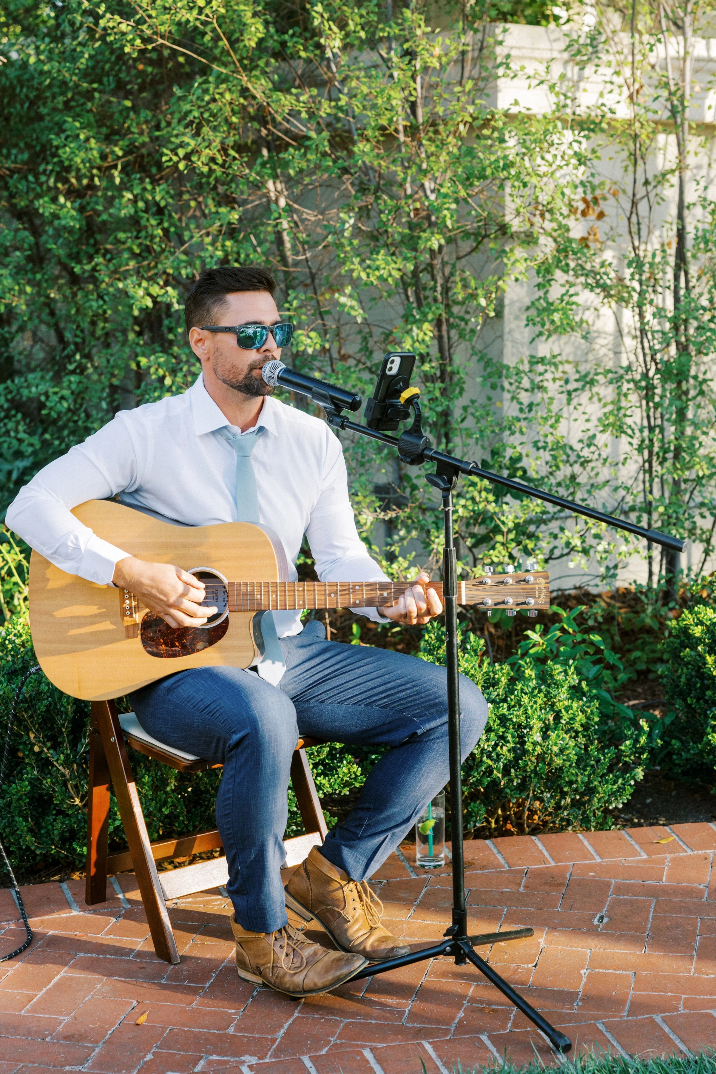 www.santabarbarawedding.com | The Santa Barbara Club | Jen Rodriguez | Gatherings for Good | Blooms by Melly | Red Shoe LA | Guitarist at Reception