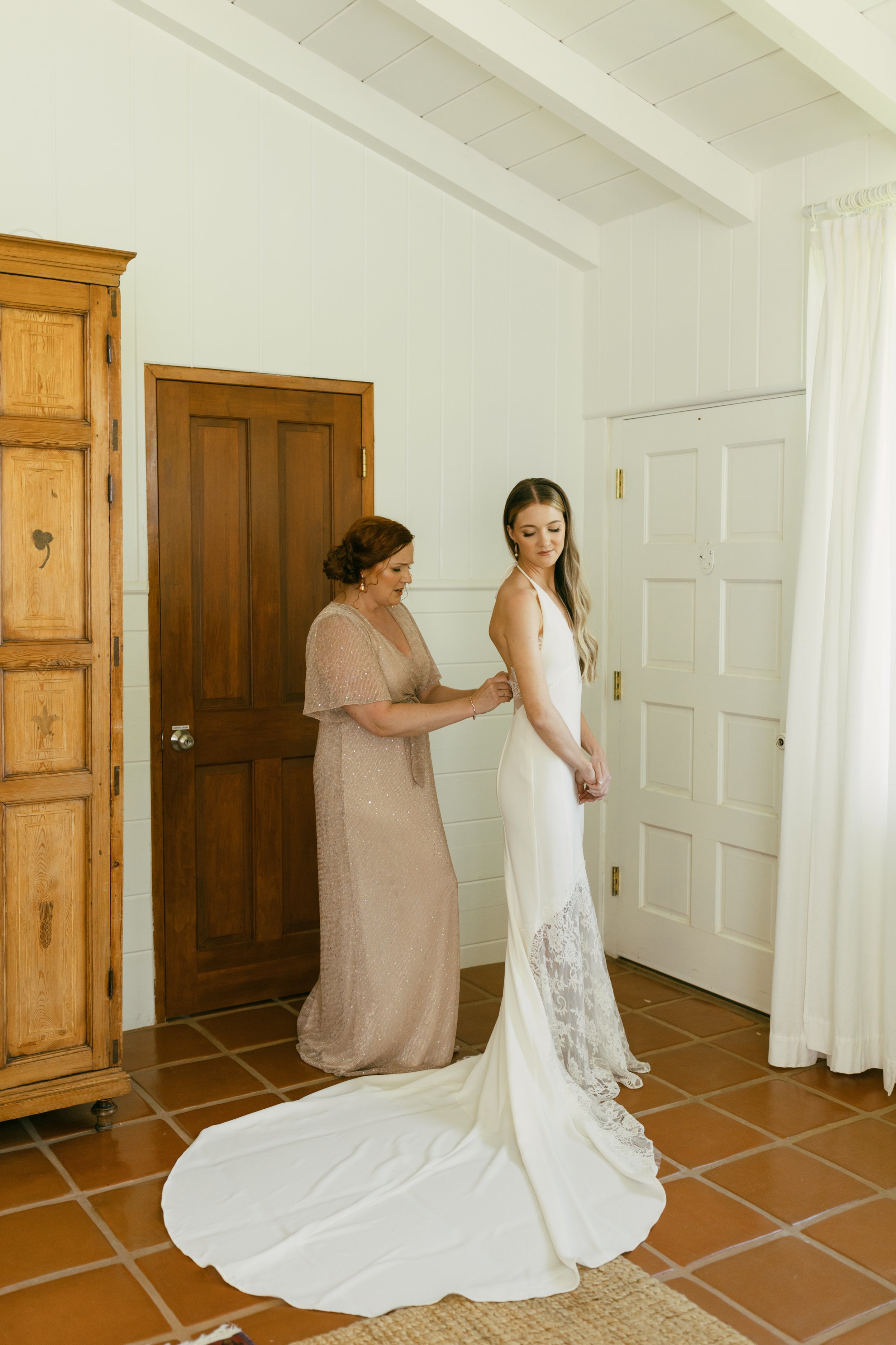 www.santabarbarawedding.com | Taylor Stuck Photography | Santa Barbara Courthouse | Fleur De Rye | Eryka De Santi | Brides for a Cause | Bride Putting on Dress